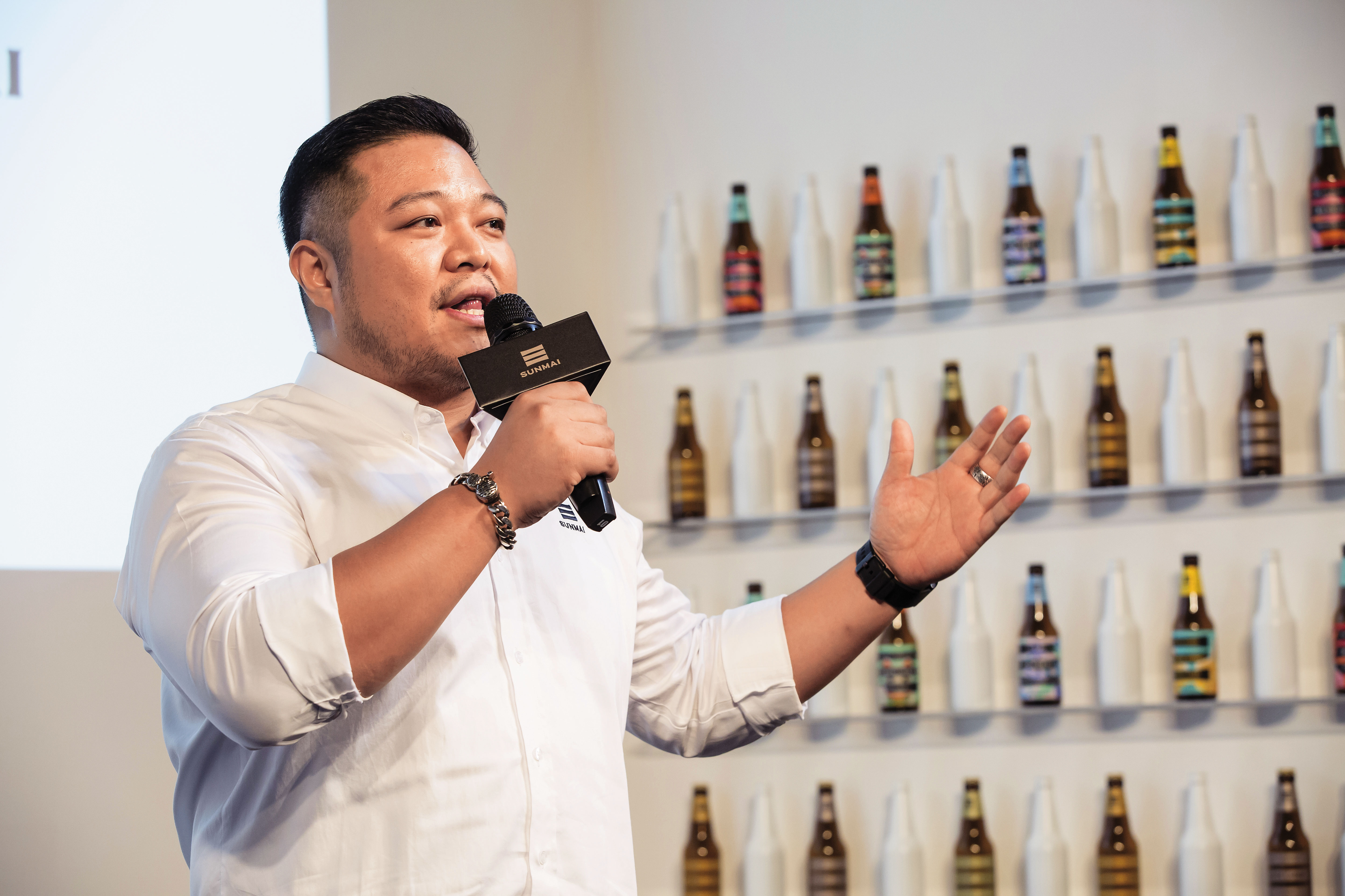 公司即將上櫃的金色三麥董事長葉冠廷日前喊話,要打造出「夜間星巴克」。
