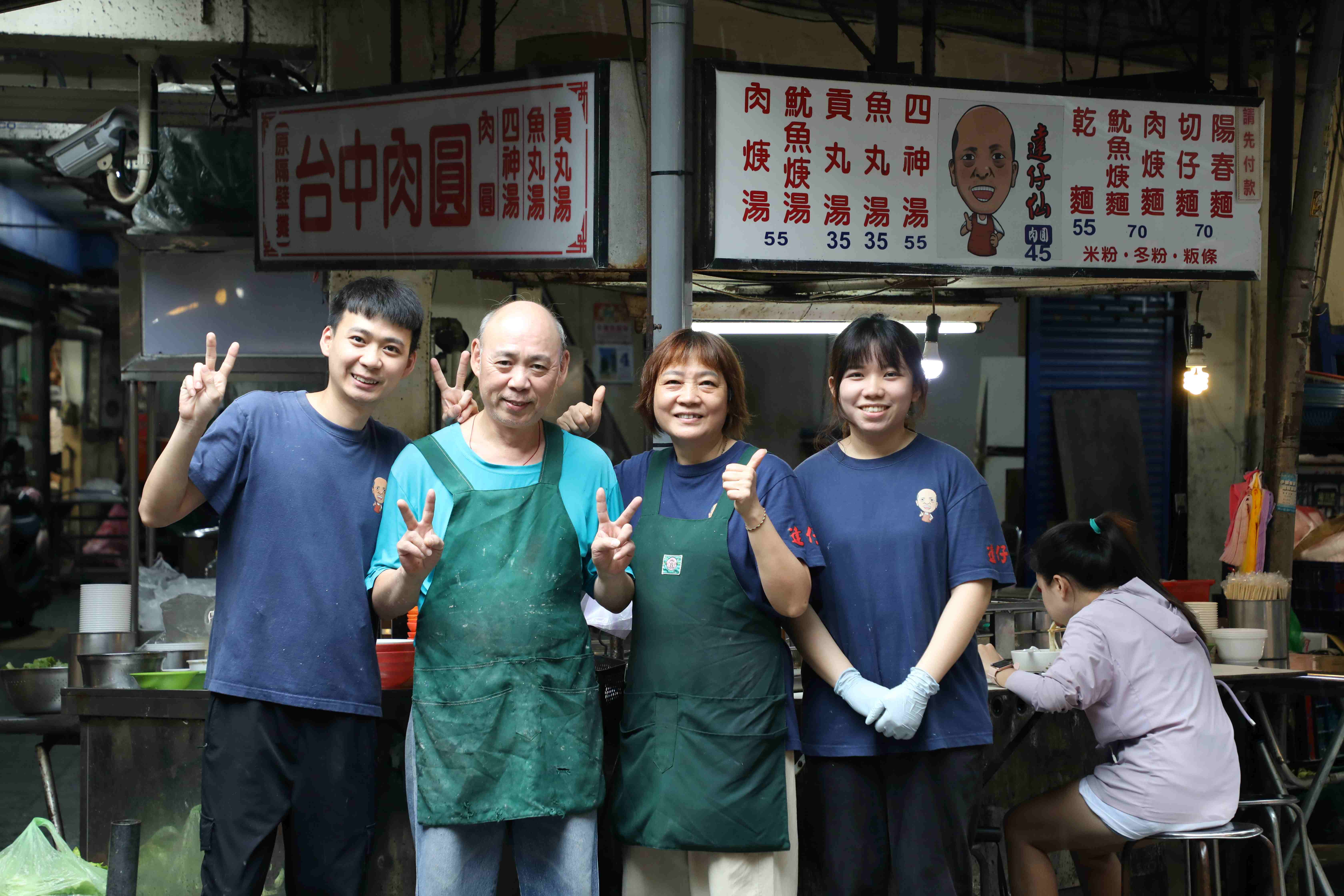 許家人同心協力經營「南門市場達仔仙」,成為在地人心目中的美味老店。
