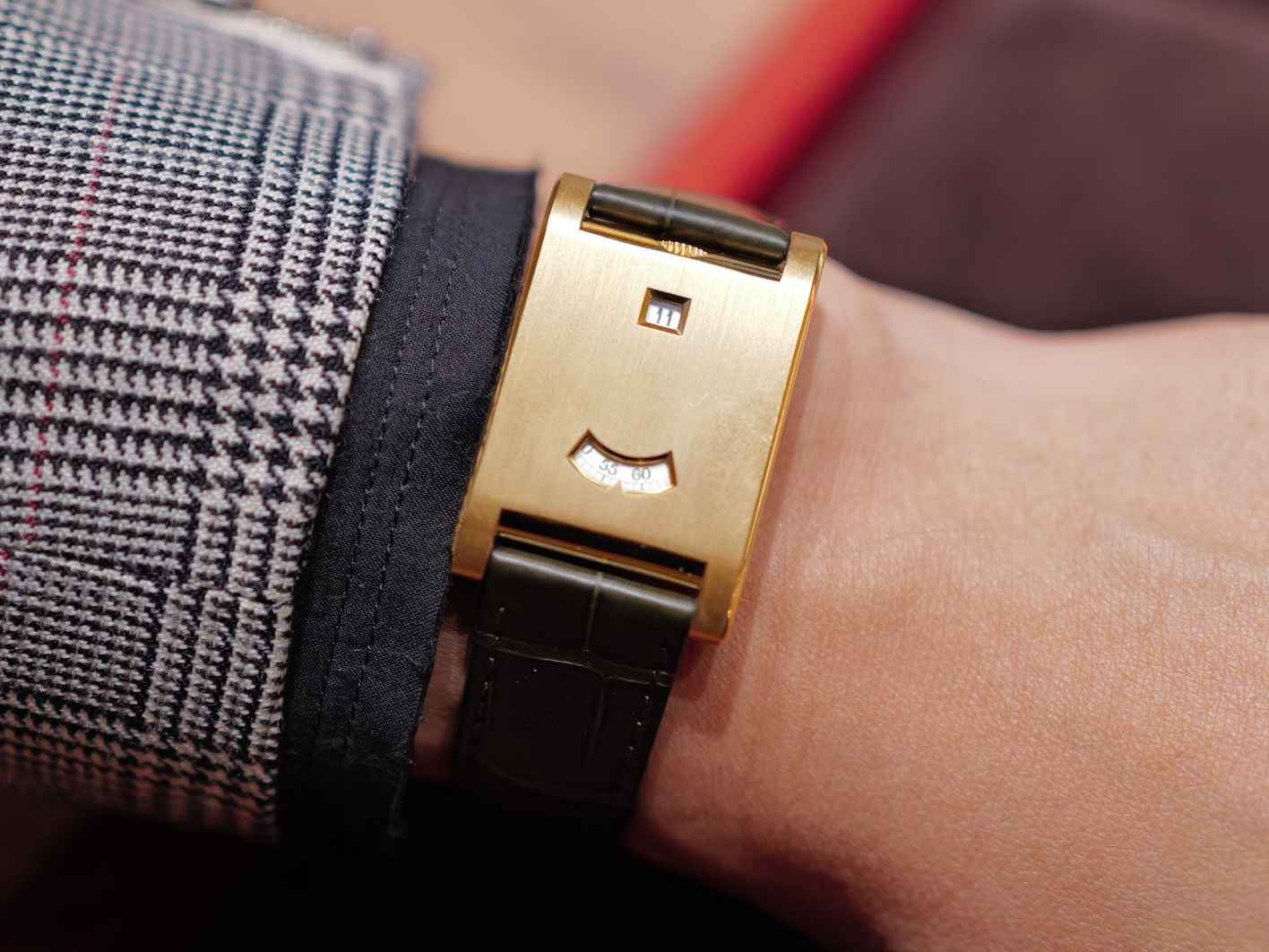 《鐘錶與奇蹟 2025》主編日誌之5：獨眼龍再現江湖！卡地亞發表 Privé 系列 Tank à Guichets 腕錶