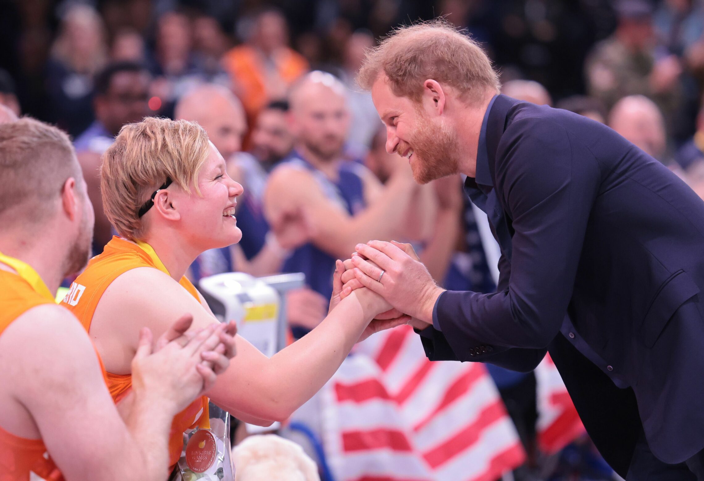 哈利王子（右）創立「永不屈服運動會」至今已十年。（翻攝sussex.com）