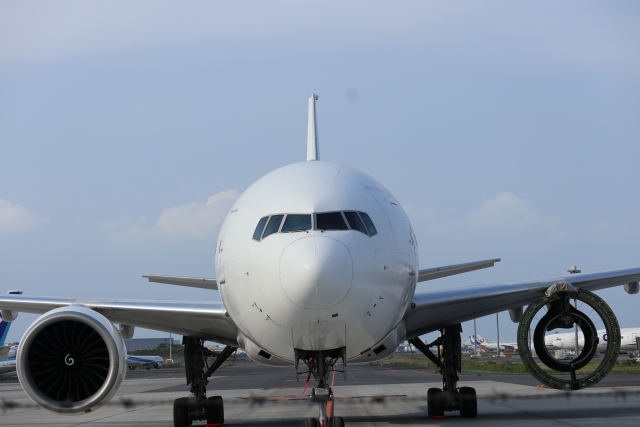 美國、以色列聯軍對伊朗發動攻擊，引發中東情勢緊張，衝擊全球航空運輸。示意圖。（翻攝自photoAC）