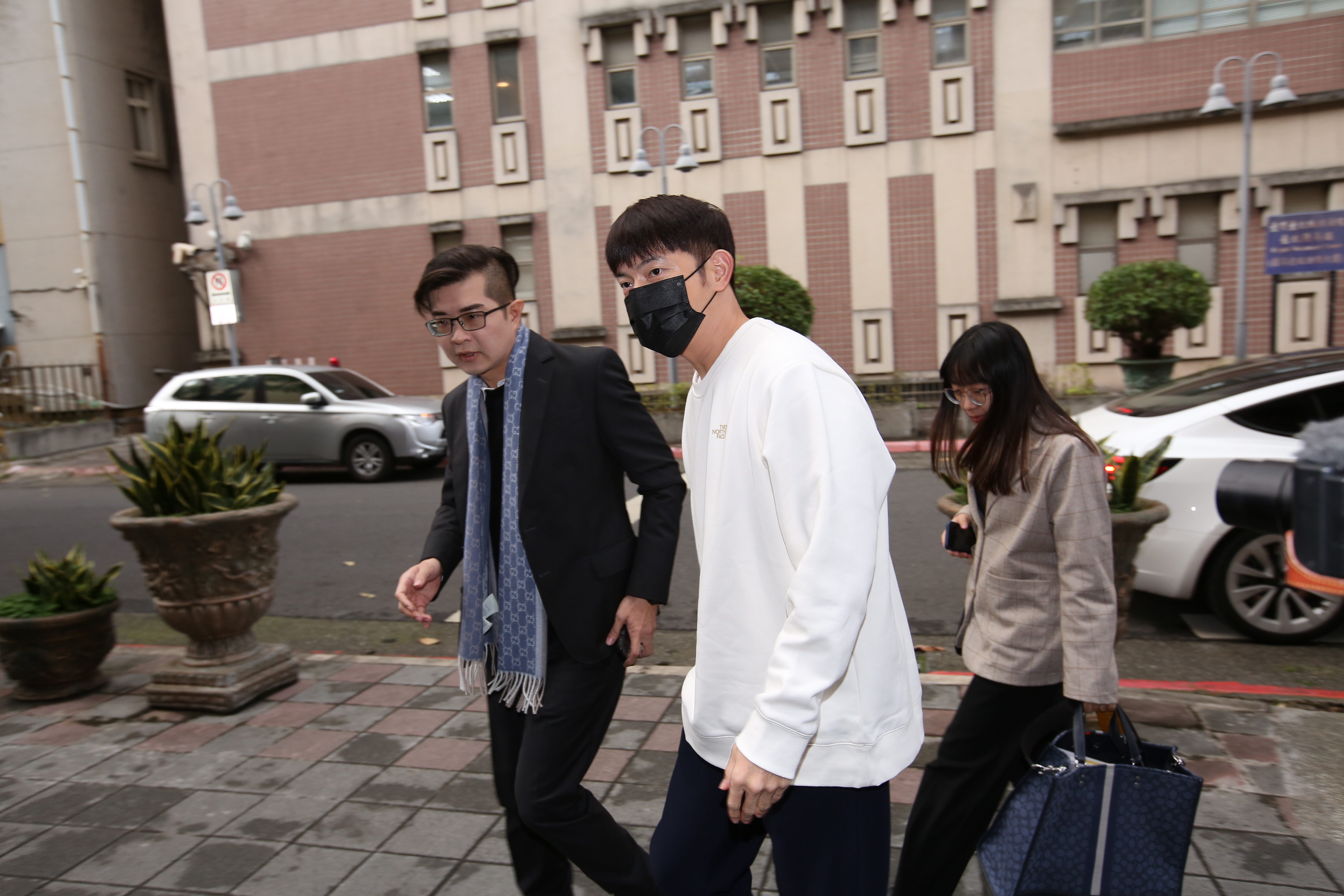 宥勝被依強制猥褻罪起訴，愛家形象崩盤。