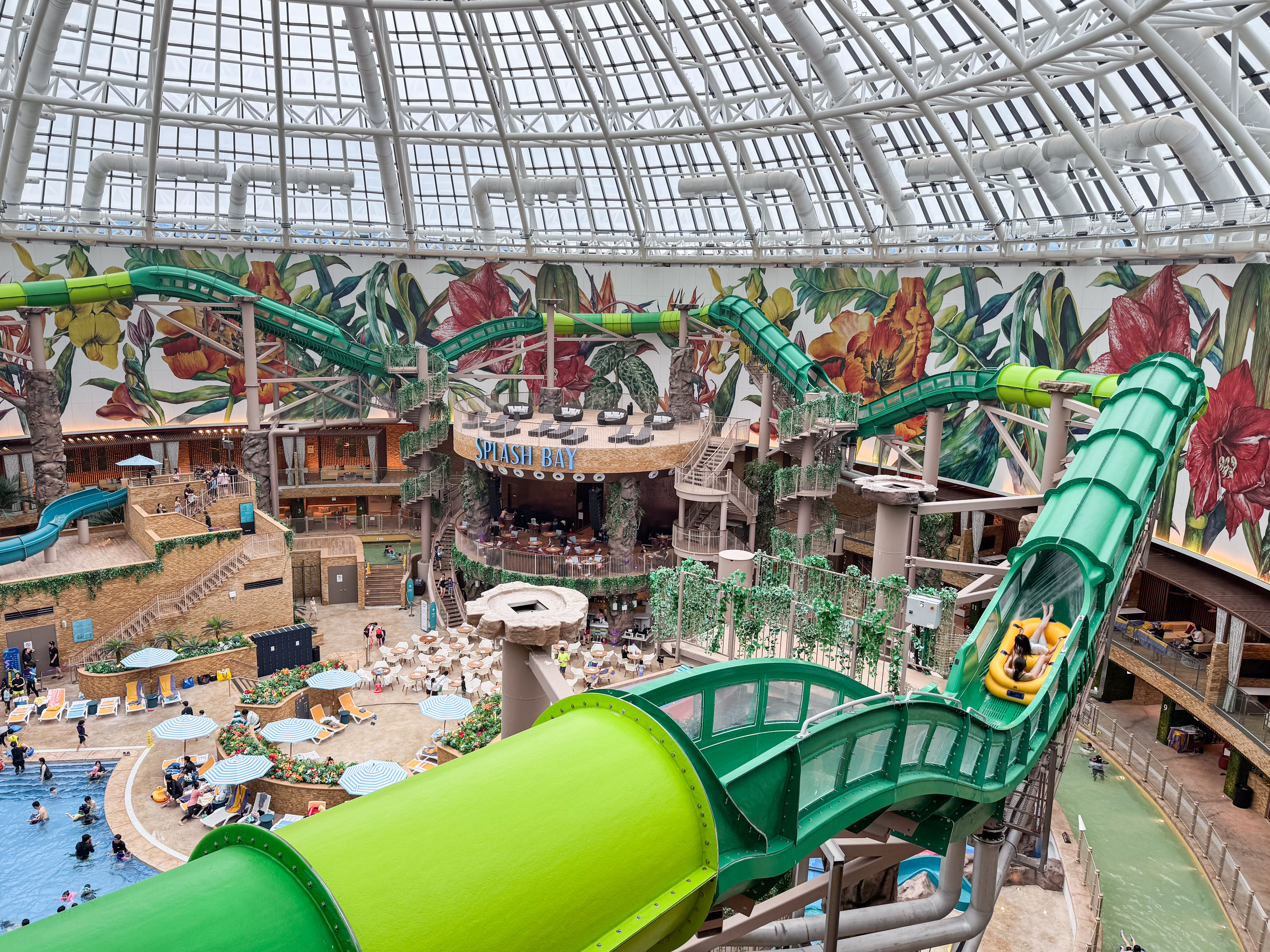 迎仕柏度假城內的「Splash水上樂園」，是一座全年開放的室內水上樂園。