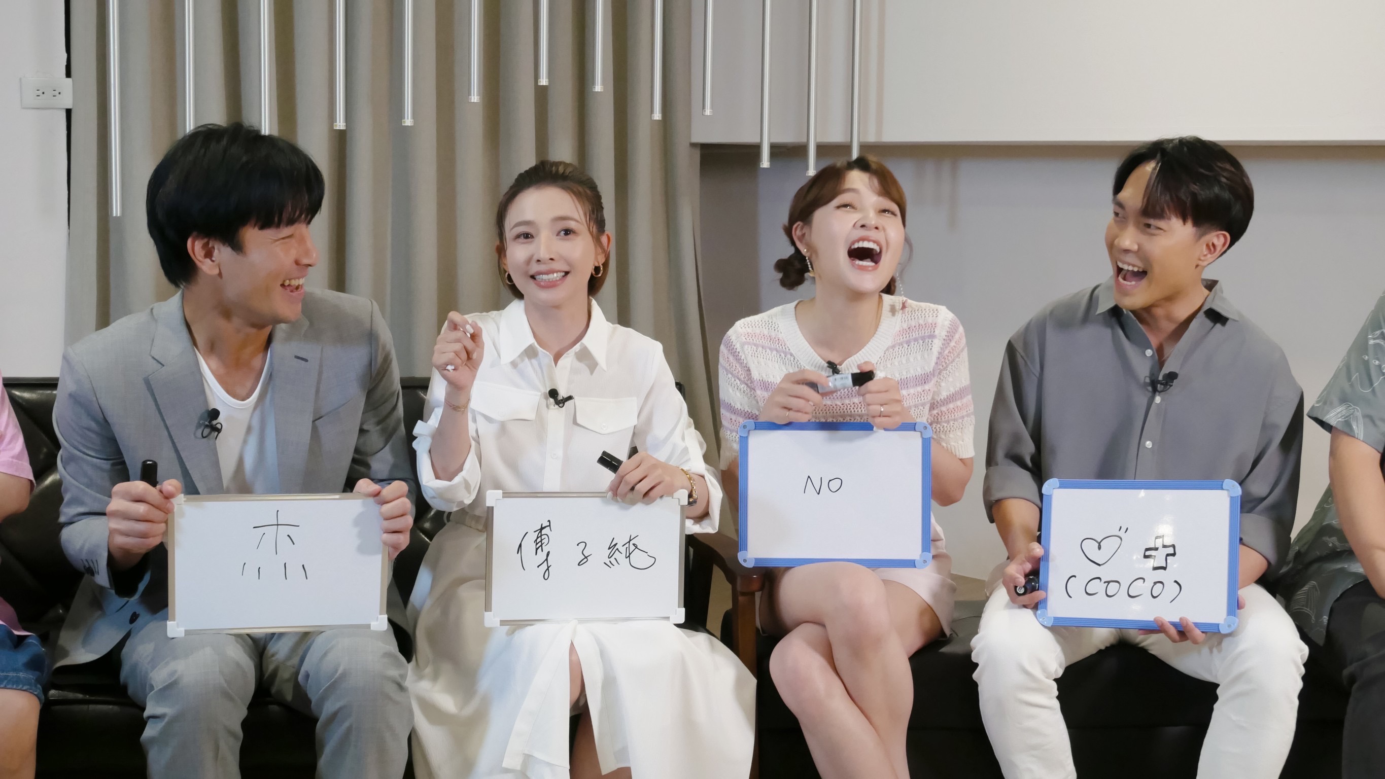 左起傅子純、吳婉君、謝京穎、許仁杰到娛樂節目《娛樂超skr》爆料演員私底下真面目。（民視提供）