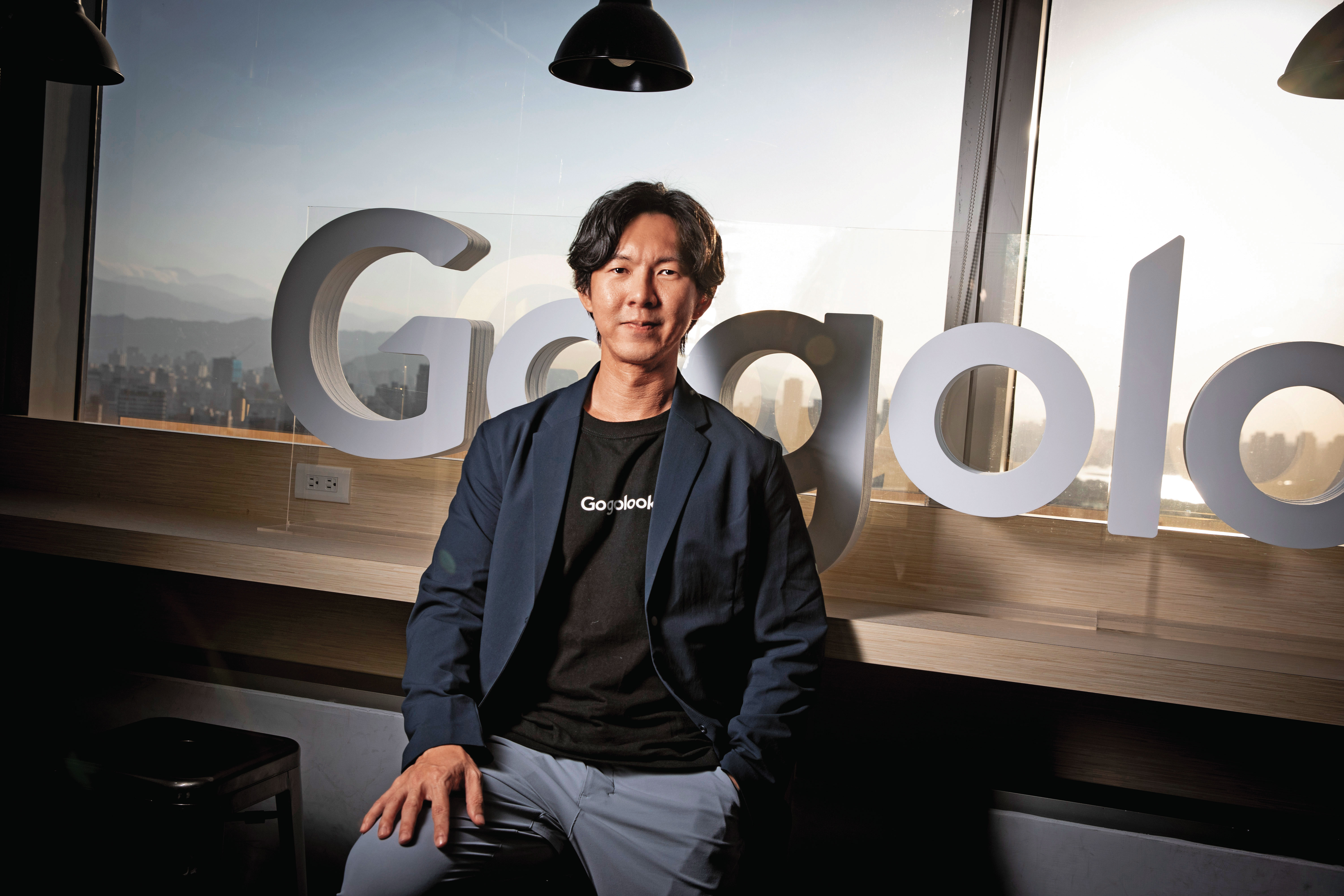 郭建甫說AI已經被談論了數十年，10年前Gogolook運用機器學習，而如今生成式AI已經被應用在工作中。