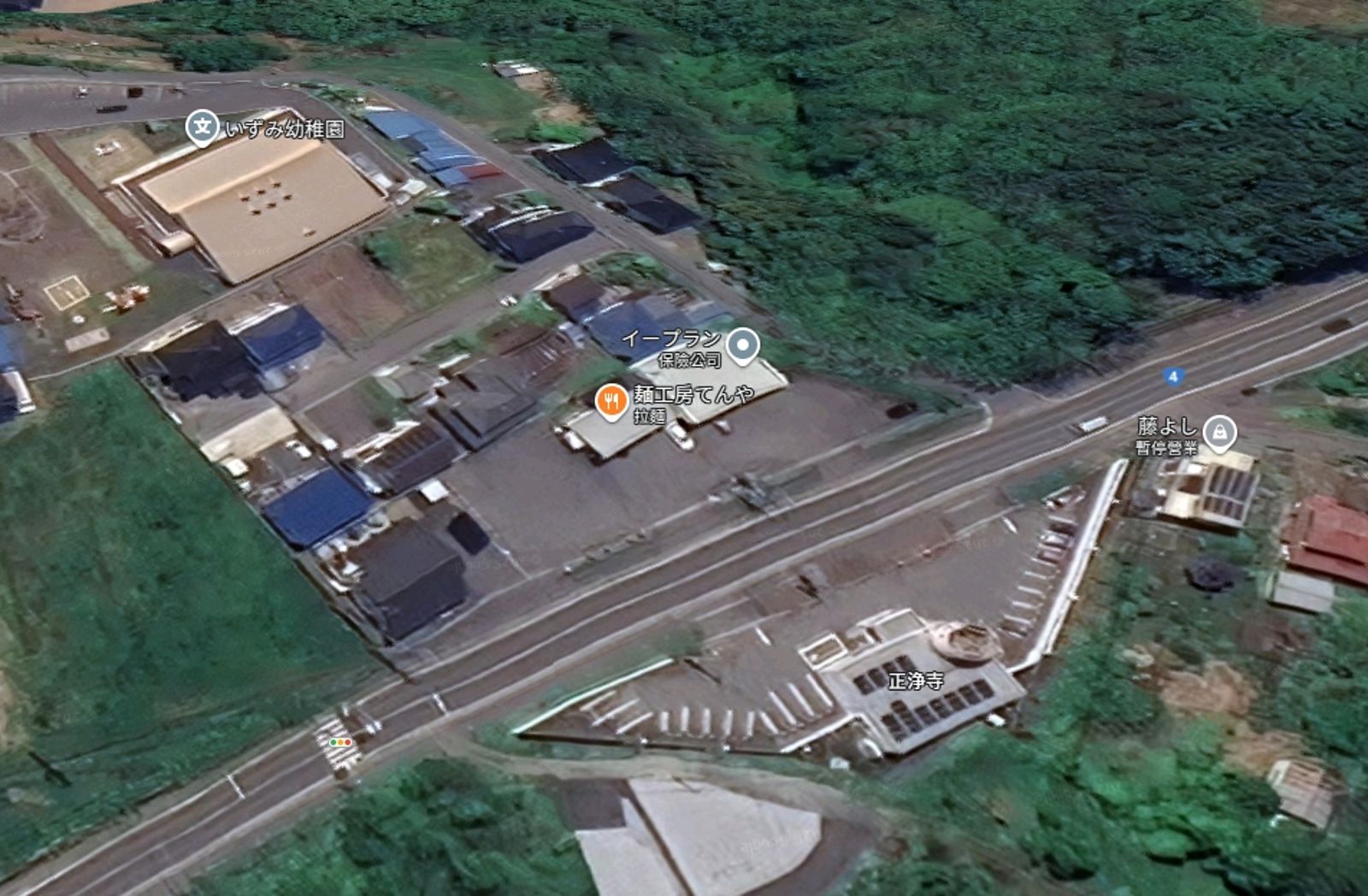 事發的拉麵店後方就有一家幼兒園，當地警方除了提醒民眾注意，也加強警力巡邏。（翻攝自Google Maps）