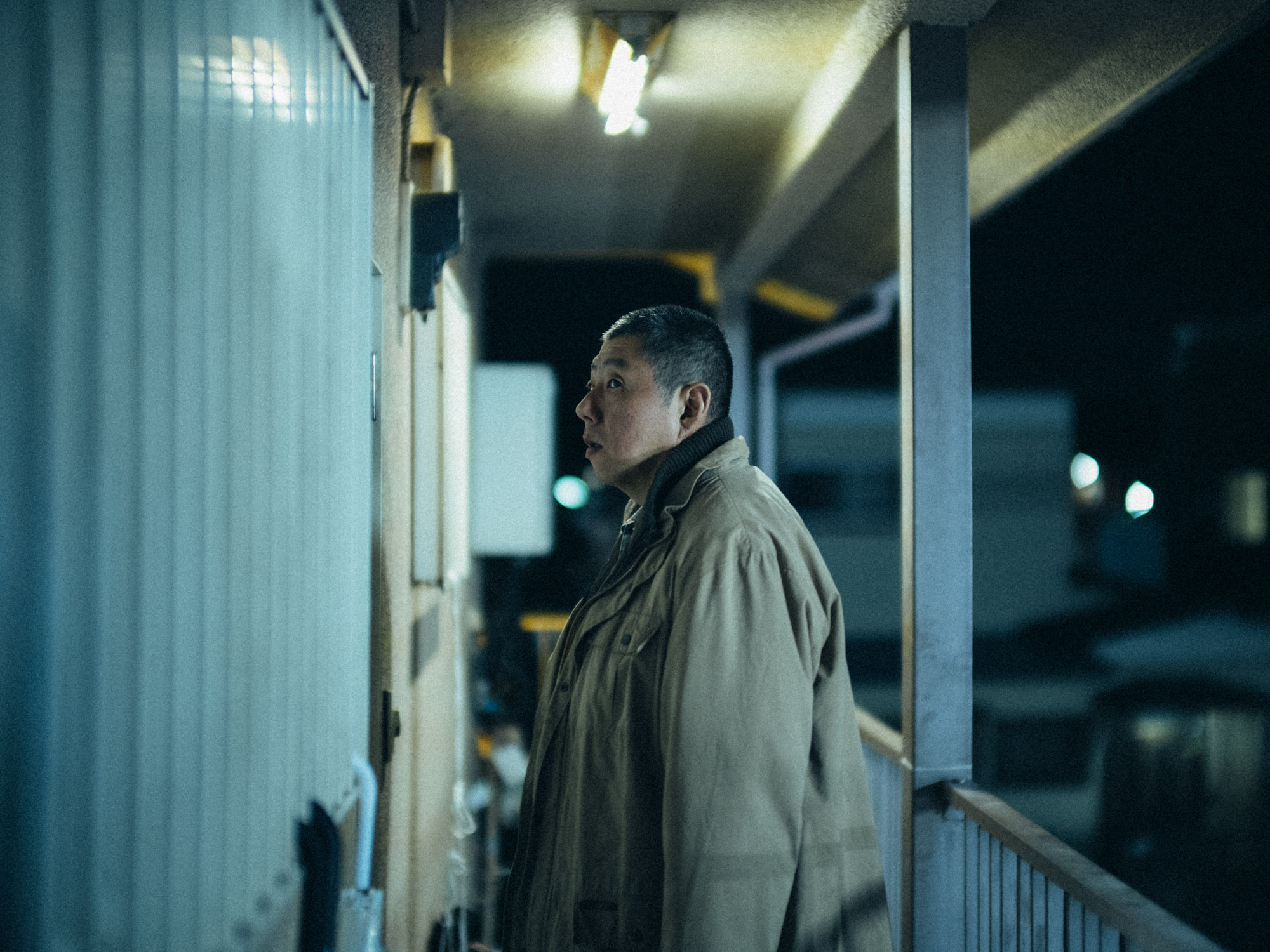 荒川良良在《仇雲殺機》裡有一場關鍵戲，氣氛懸疑緊張。（天馬行空提供）