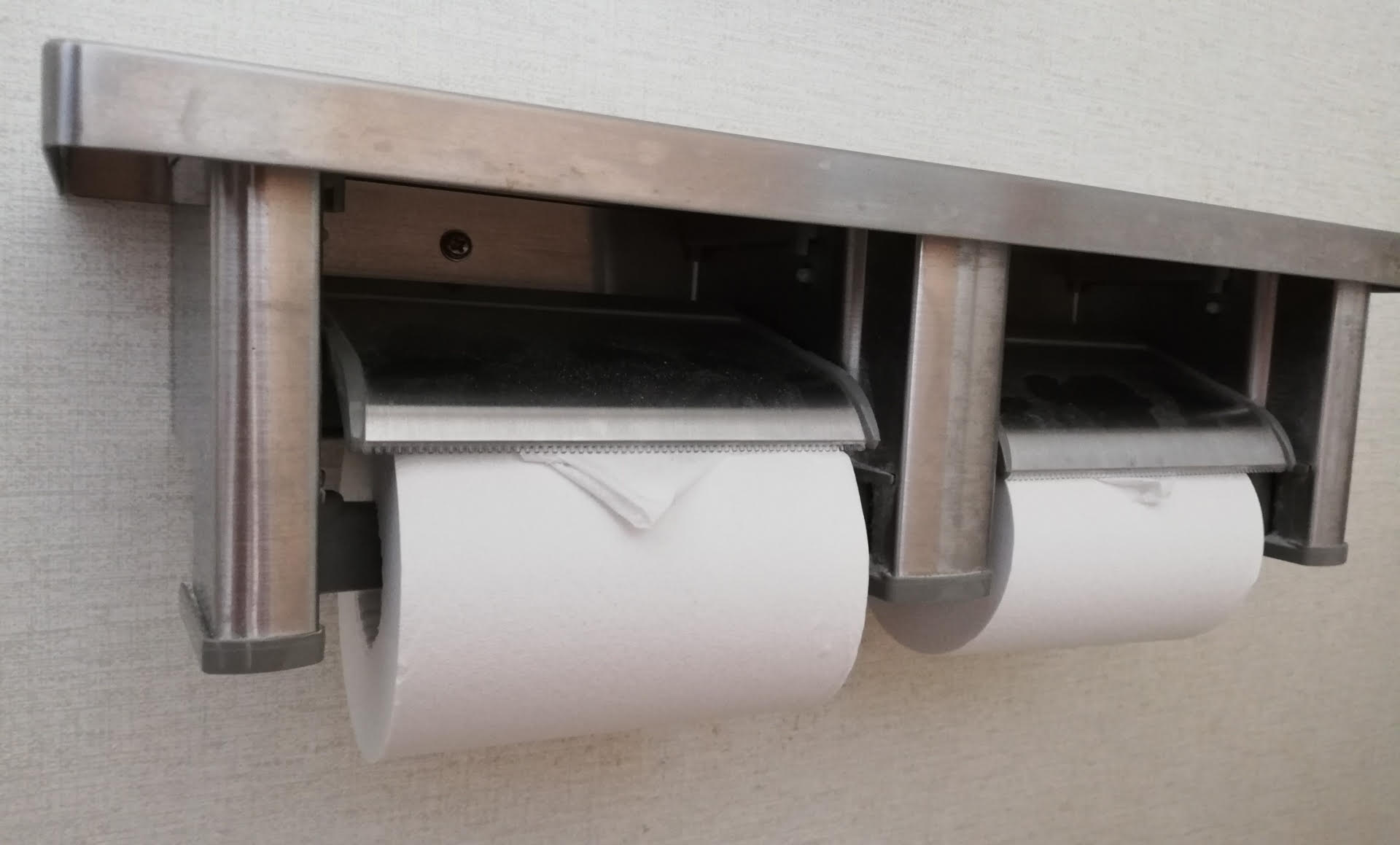 日本一家醫院公告禁止患者將廁所衛生紙折成三角形，避免增加感染風險。（示意圖，photoAC）