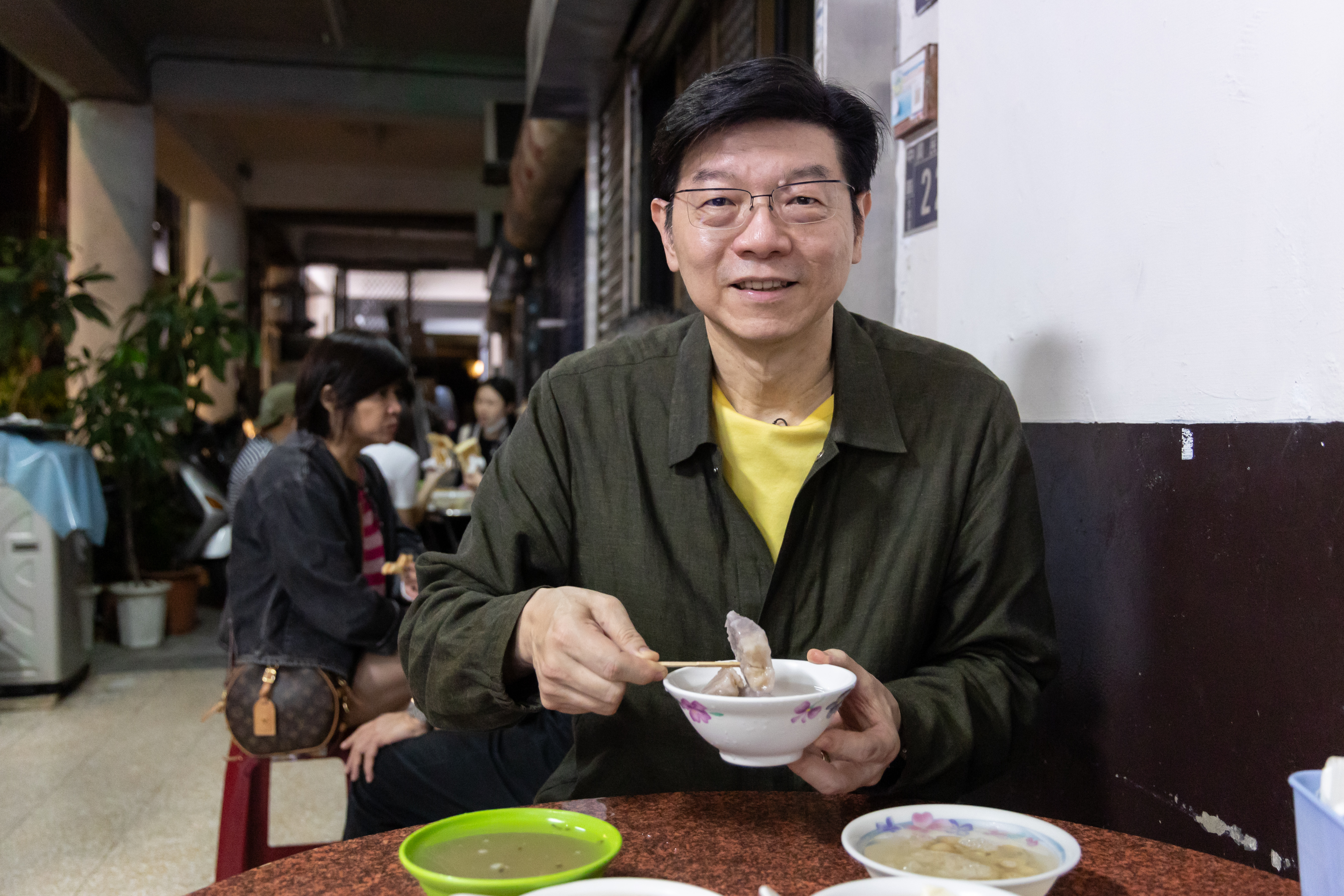 已出版兩本《裴社長廚房手記》的裴偉，現在正走遍全台，籌備以小吃為主題的第三本美食書。