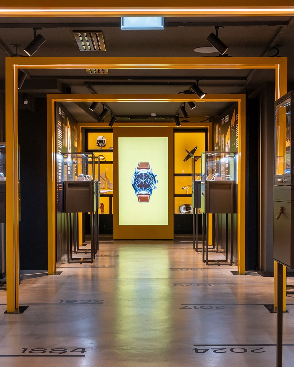百年靈慶祝品牌創立的140週年，於蘇黎世最熱鬧的街道上，開設Pop-Up Museum「快閃博物館」，讓更多人了解百年靈深厚的歷史底蘊。