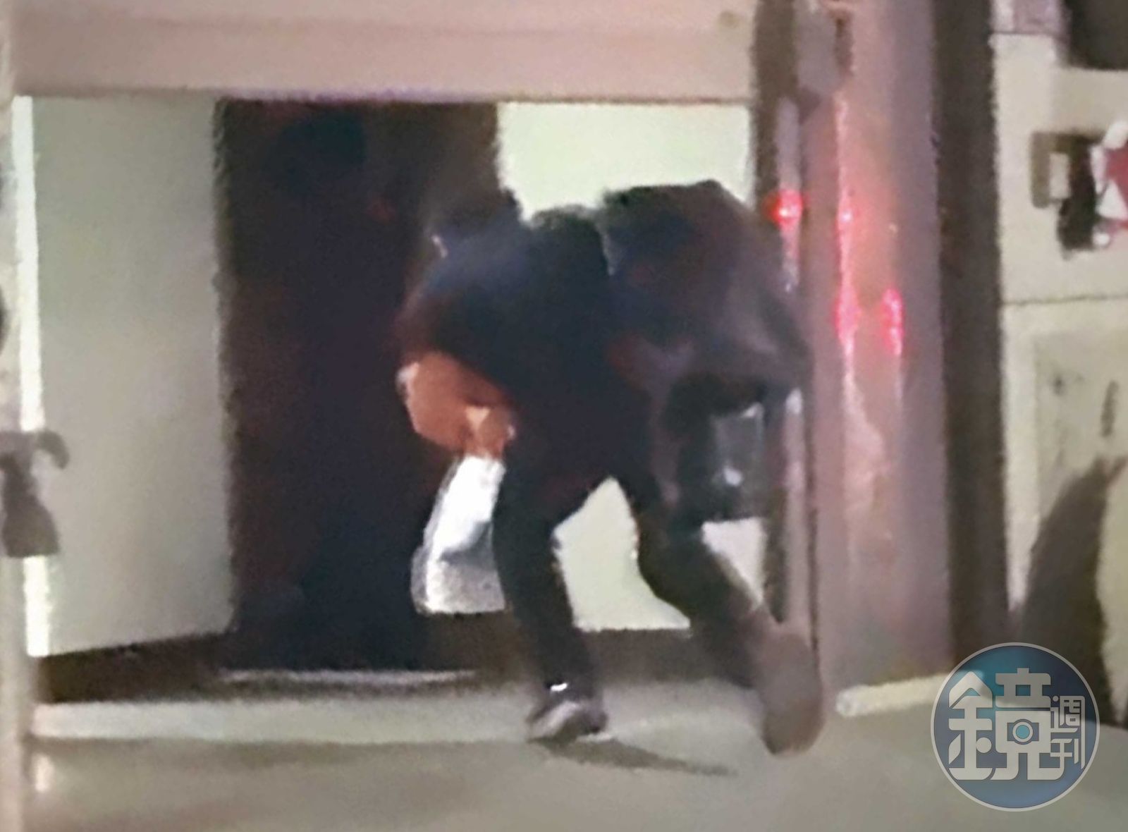 政風主任遛小三2/「滑進香閨後門像在自己家」 他多次夜宿幽會互動越了線