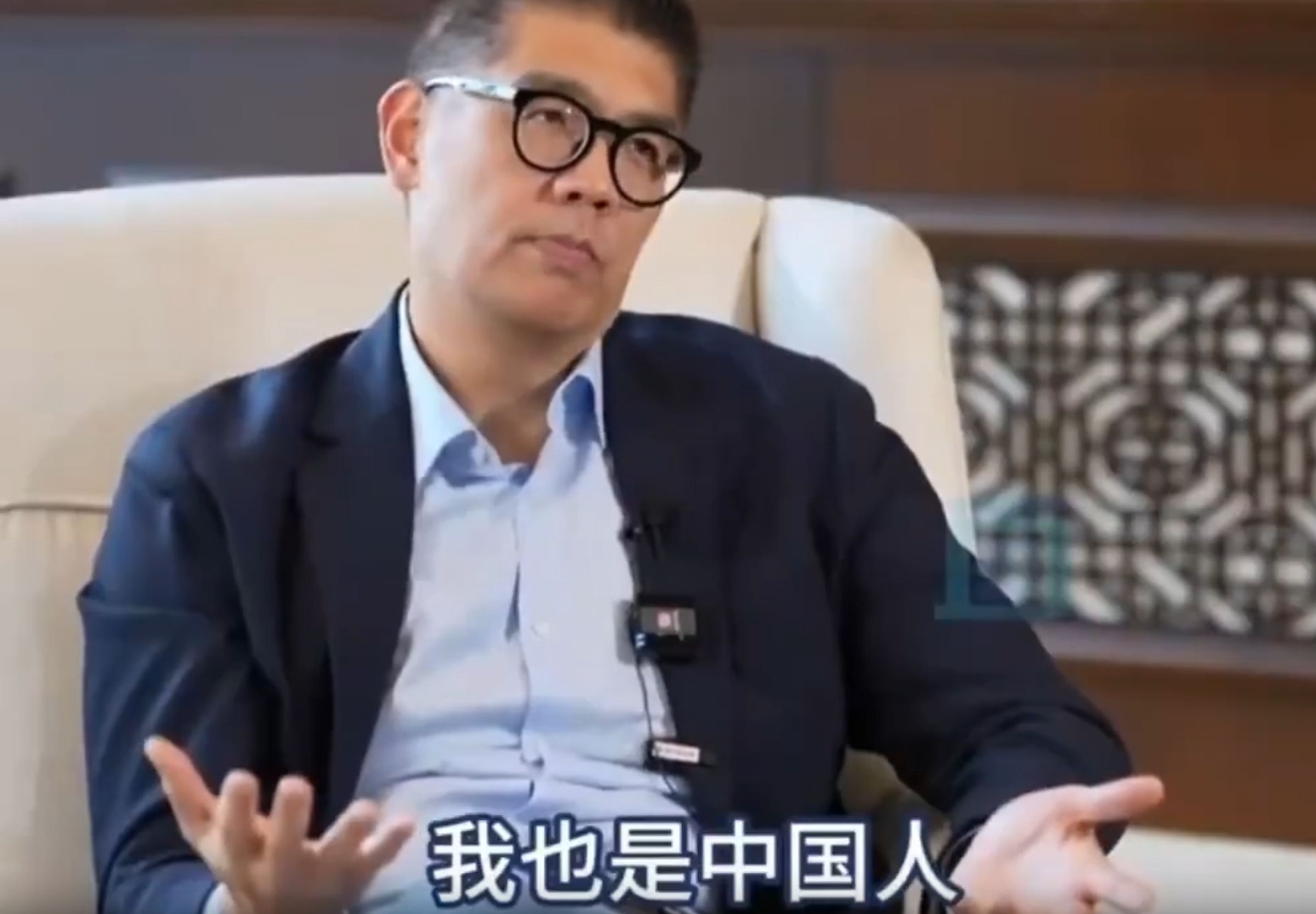 連勝文再次前往中國，接受中媒訪問更稱「我是台灣人也是中國人」。（翻攝自Threads）
