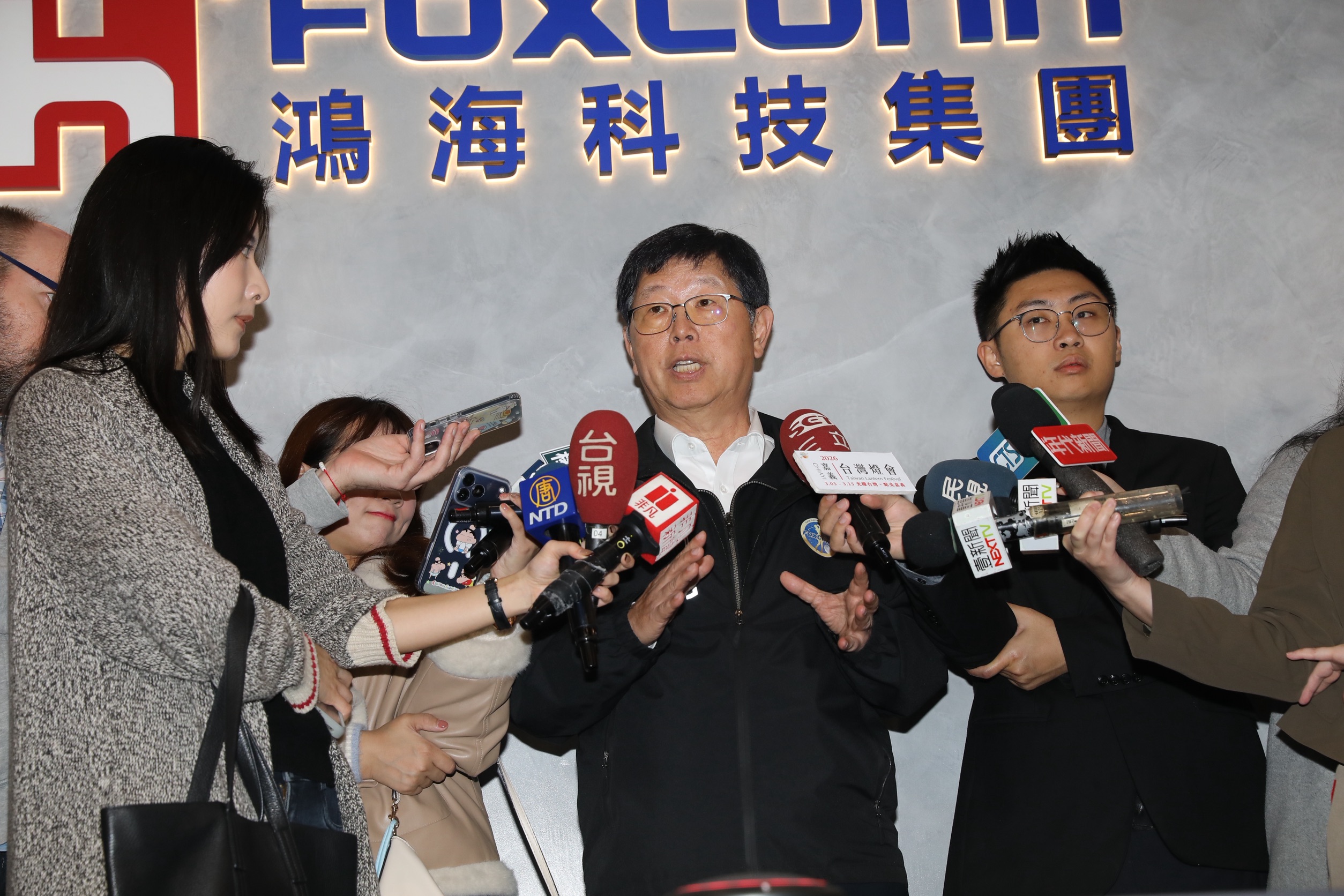 鴻海集團董事長劉揚偉本身也是棒球迷，今日他對能到東京觀看WBC的鴻海員工大表羨慕。