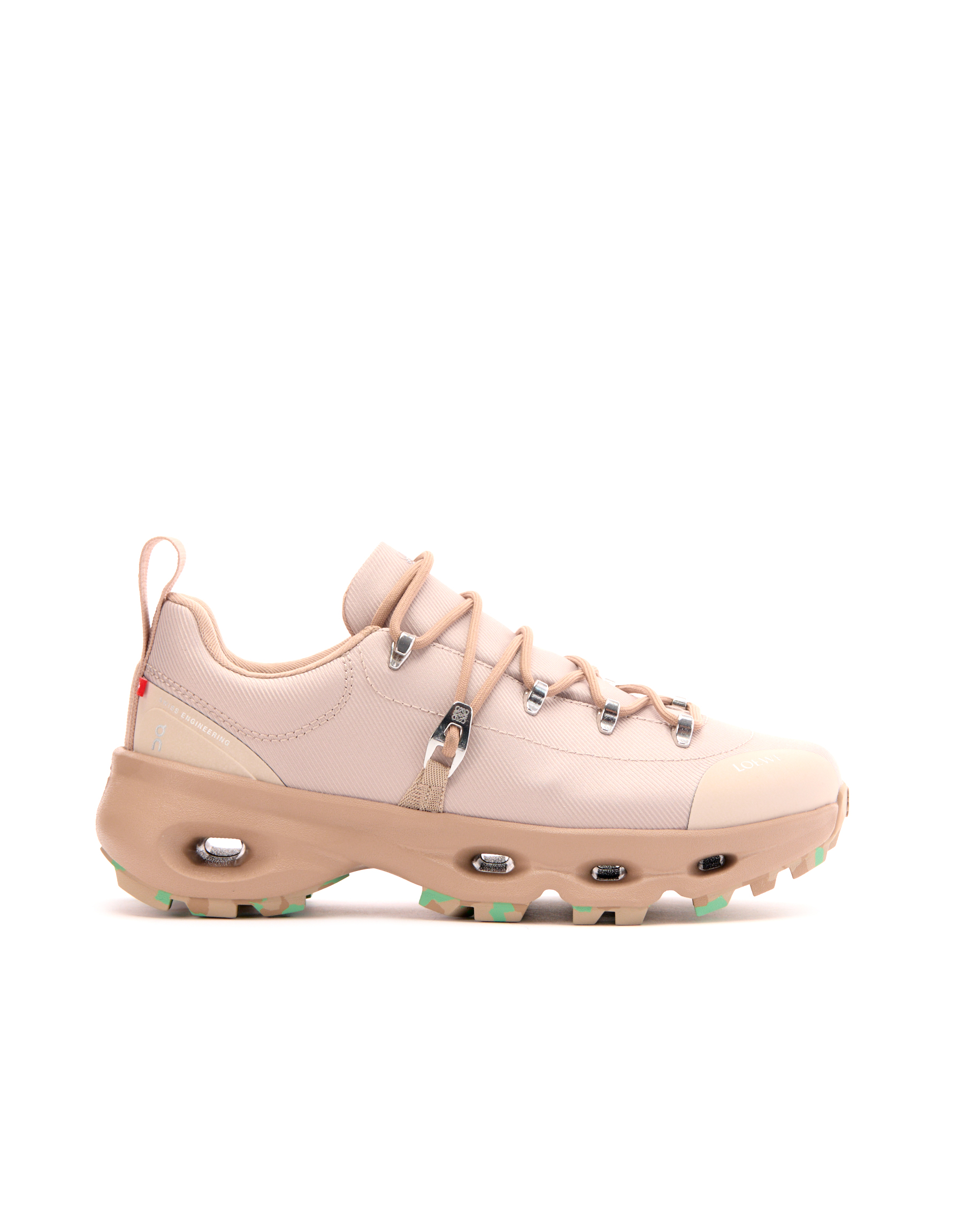 Cloudsolo Hiker（沙丘色）。NT$30,000（LOEWE提供）