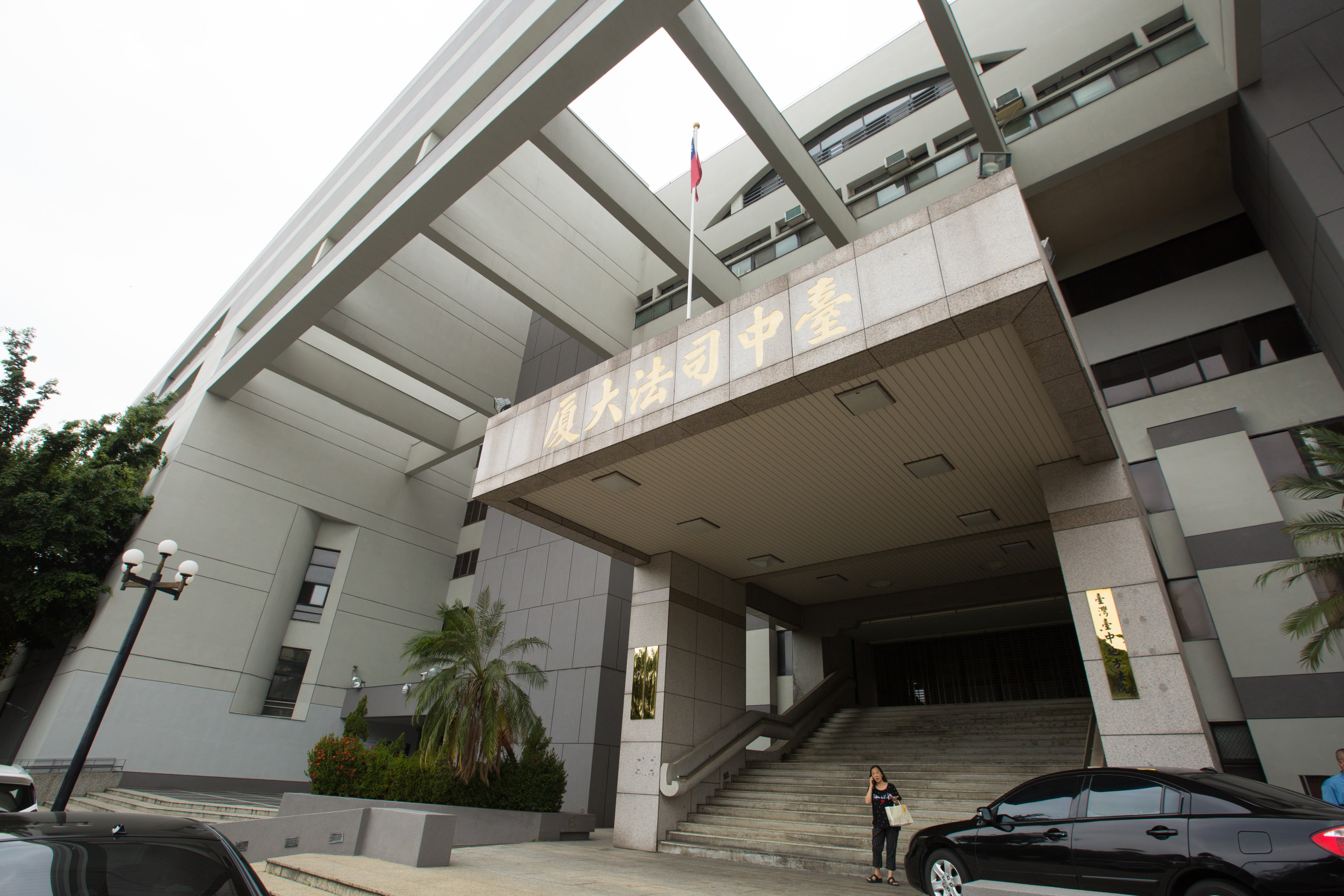 台中一家牛郎店爆發口角鬧出人命，負責人不滿新秀牛郎多次同意酒客賒帳，聯手員工將其打死。（本刊資料照）