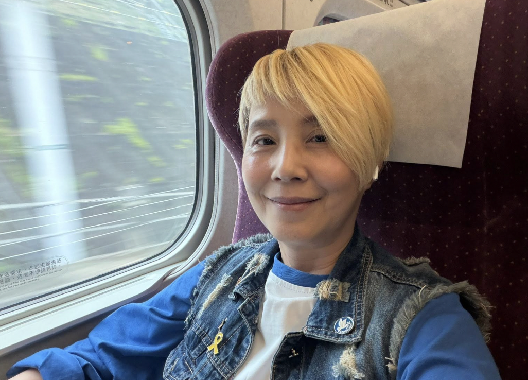 藝人李明依公開發聲力挺蔣萬安,面對外界批評正面反擊並重申個人立場。(翻攝自臉書)