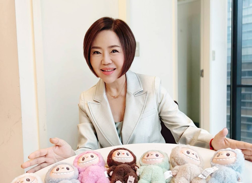 于美人在主持時回憶，昔日在補教業時，總被指定去買咖啡。（翻攝自于美人臉書）