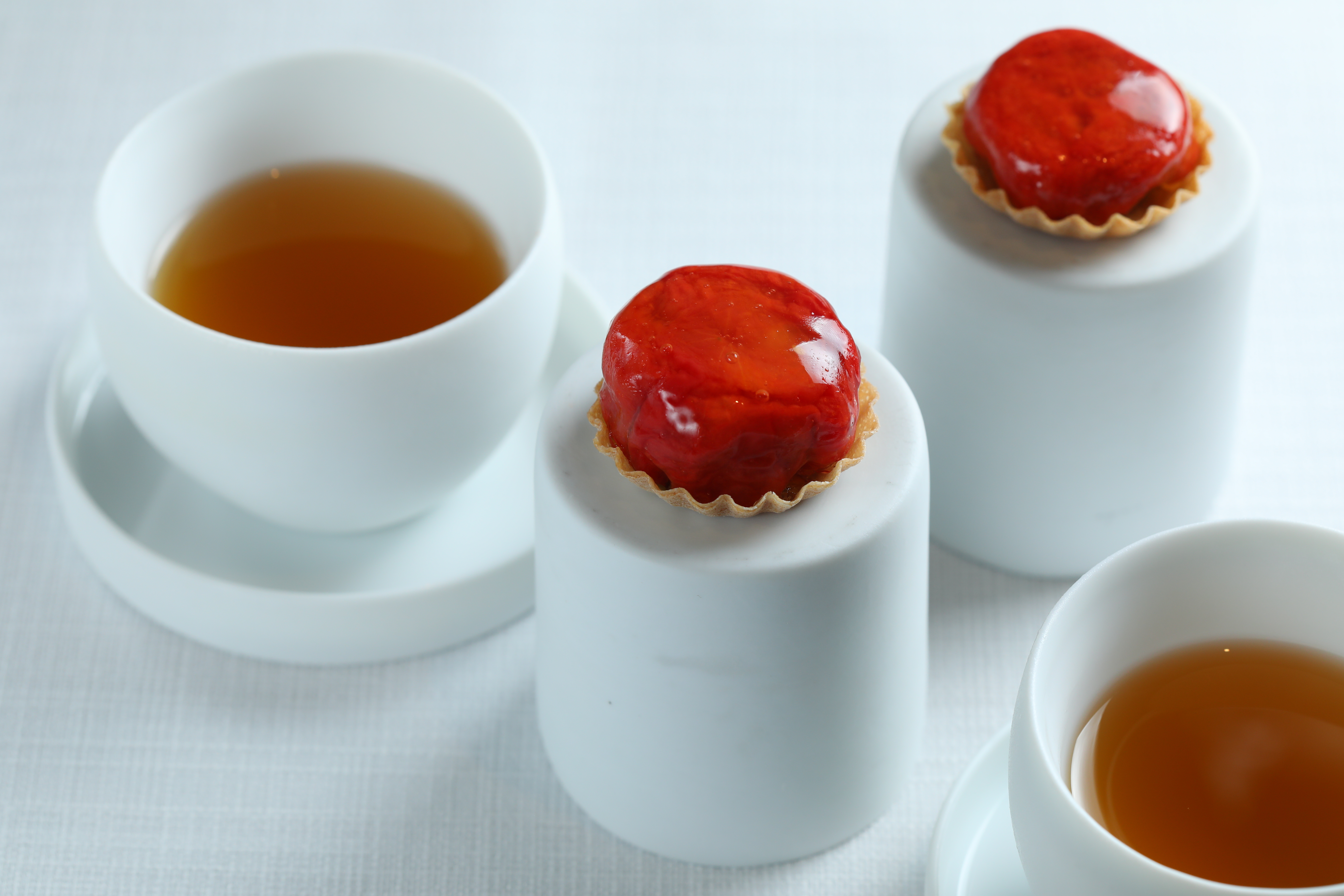 「番茄」以高雄仁武的牛番茄和美濃的玉女番茄，做成開胃小塔和冷茶湯。