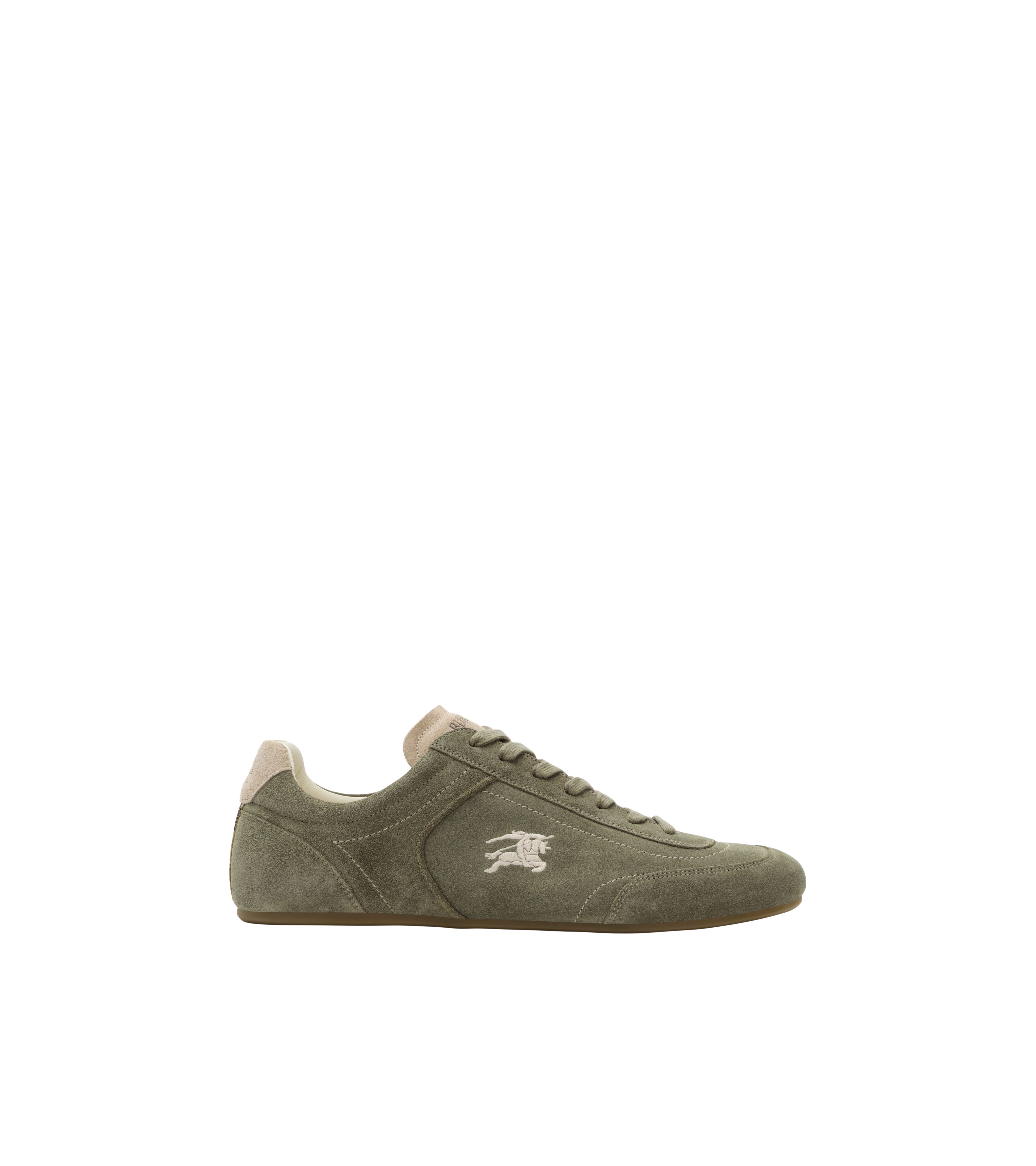 空軍綠&米黃色麂皮Knight Runner運動鞋。NT$27,900(BURBERRY提供)