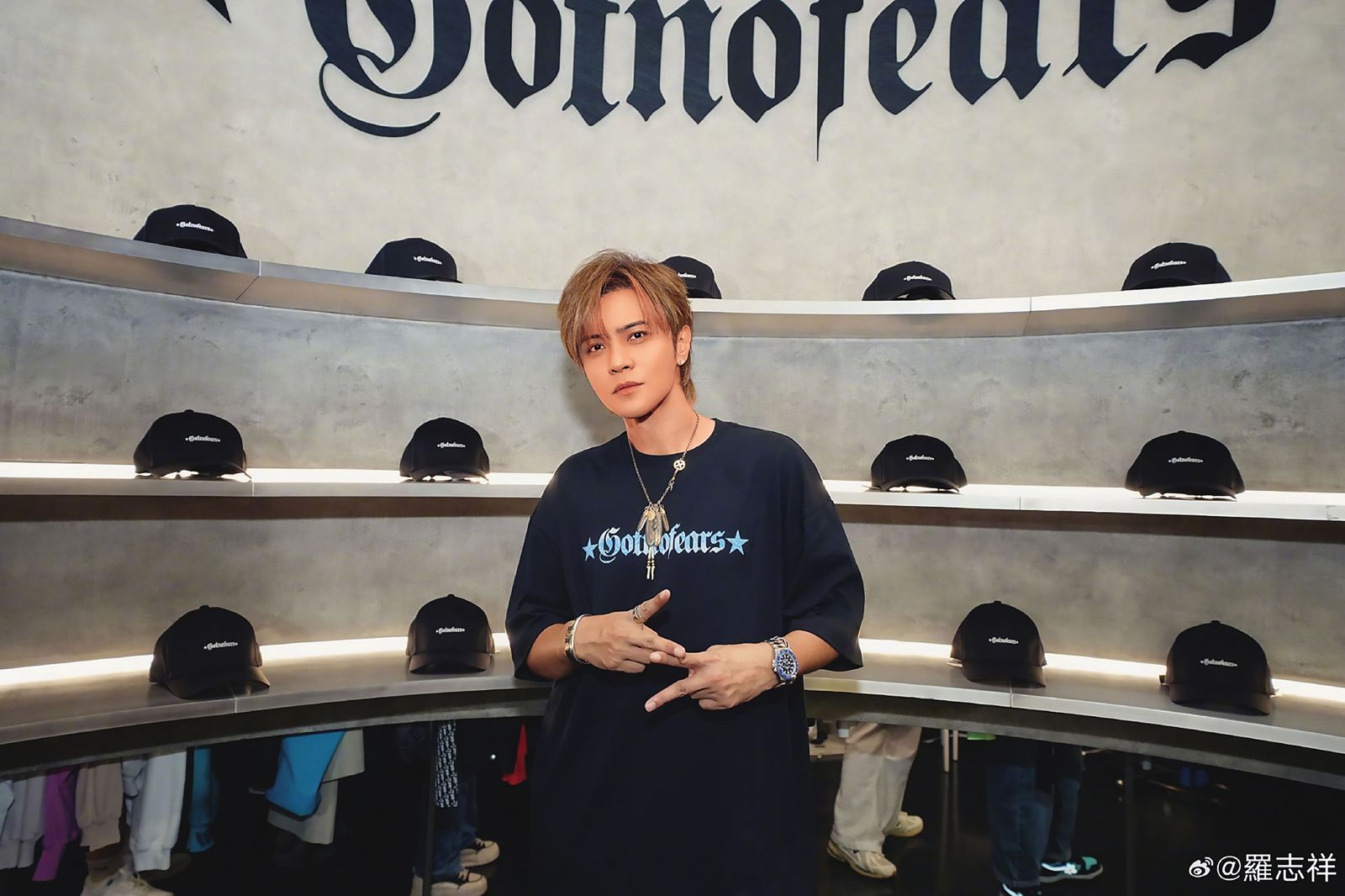 羅志祥擅自在頂樓加蓋游泳池，遭到鄰居檢舉違建。（翻攝自羅志祥微博）