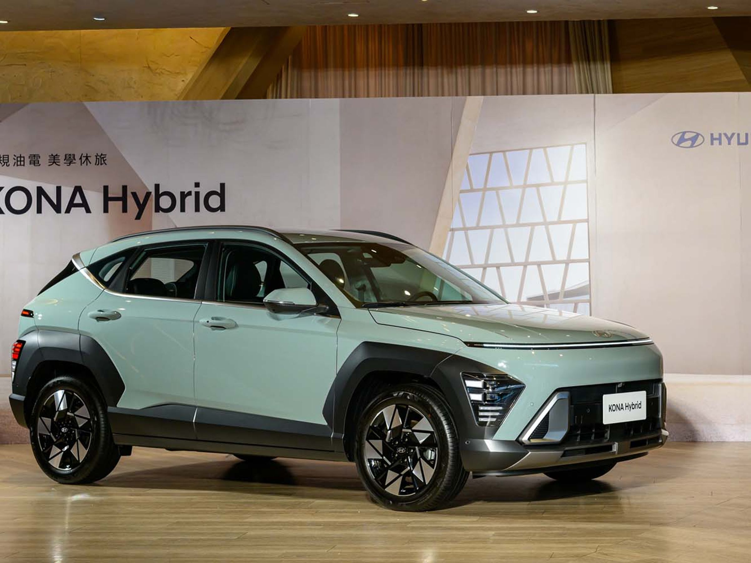 此次正式上市提供 GLH-A 及 GLH-B 雙車型,建議售價分別為 98.9 萬元及 109.9 萬元。
