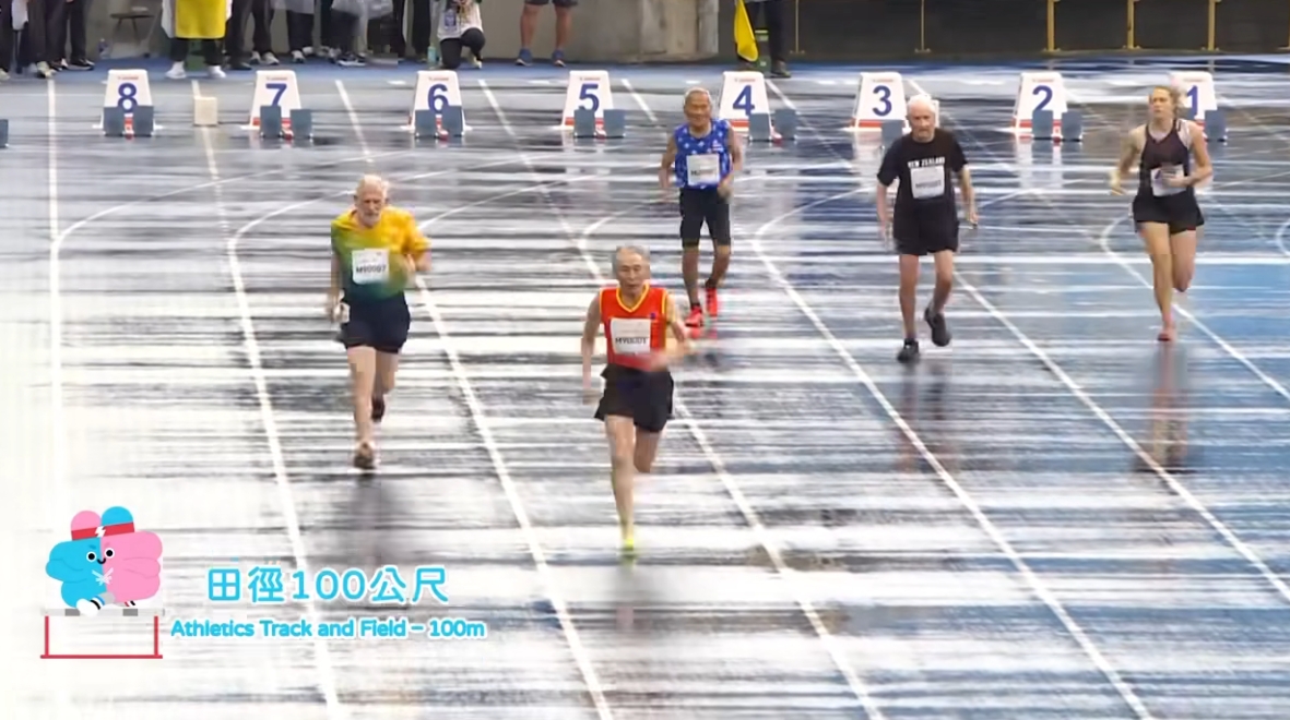 昆凌爺爺（左1）老當益壯，18日100公尺短跑獲得銀牌佳績。（翻攝自2025雙北世界壯年運動會臉書）