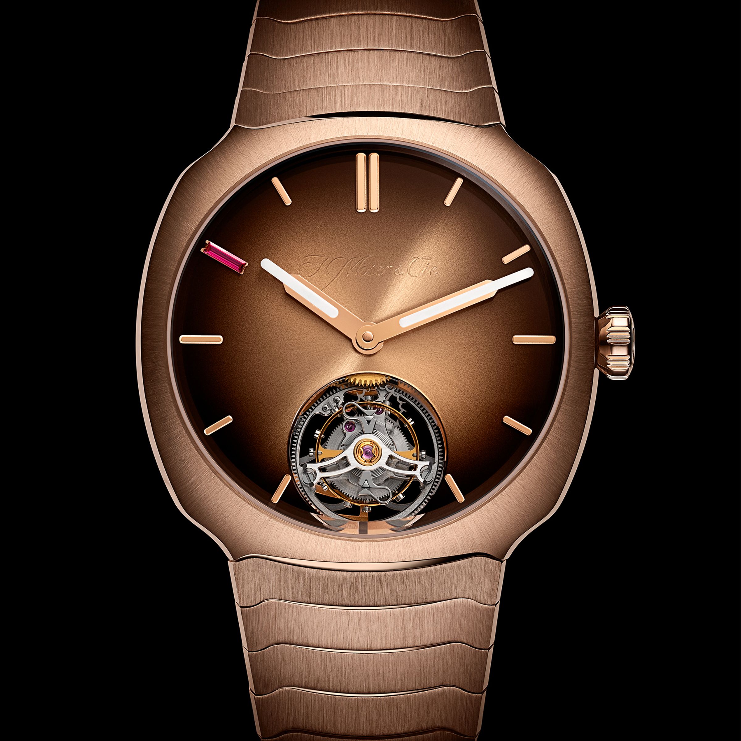 Streamliner Tourbillon Pierre Gasly鍊帶款的十點鐘位置，鑲嵌了一枚紅寶石，是Pierre Gasly號碼的象徵，為錶款埋了一個有如隱形簽名般的符碼。