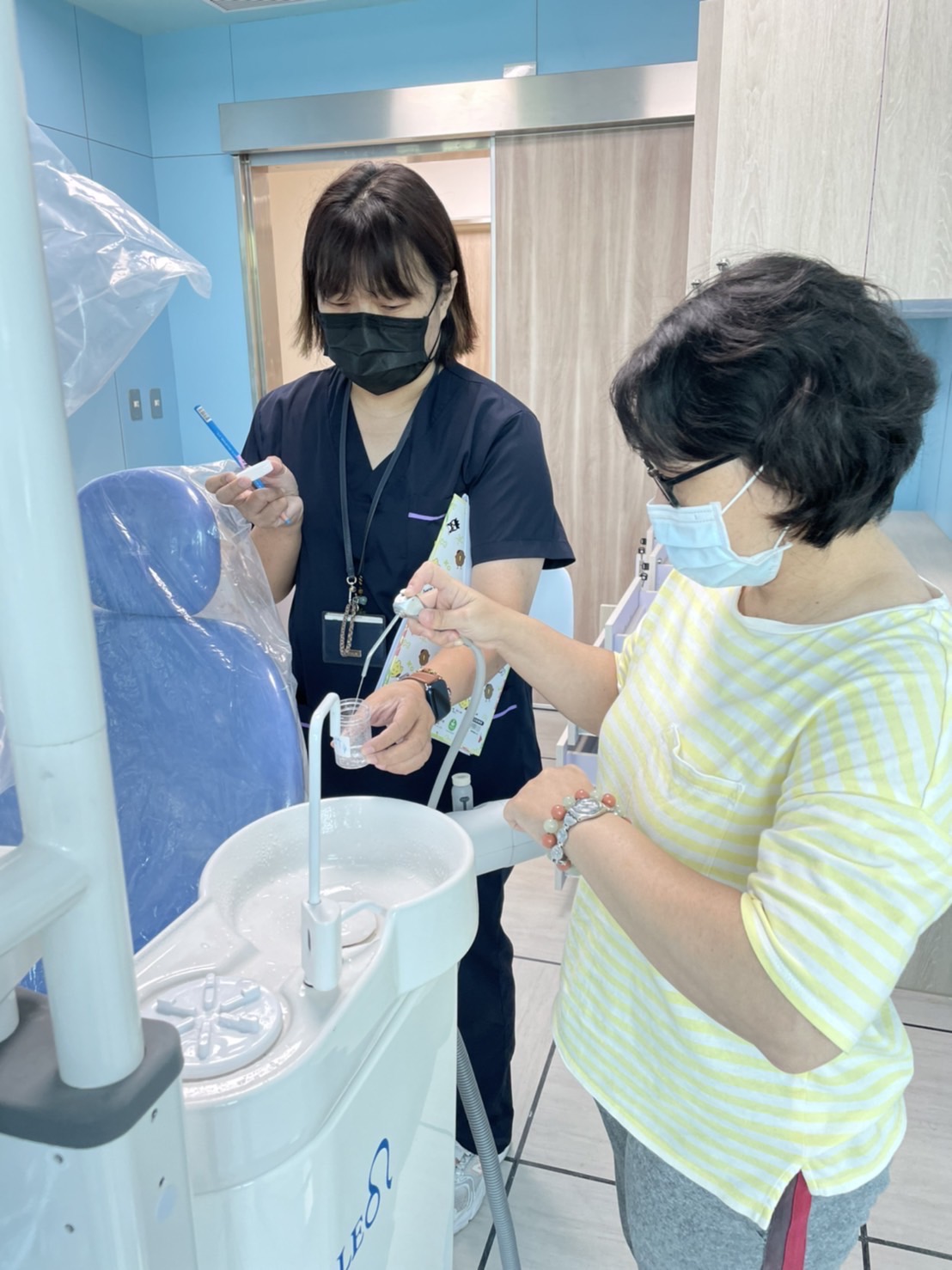 感管師定期進行環境監測與水質監控。（採檢照片／陳月汝提供）