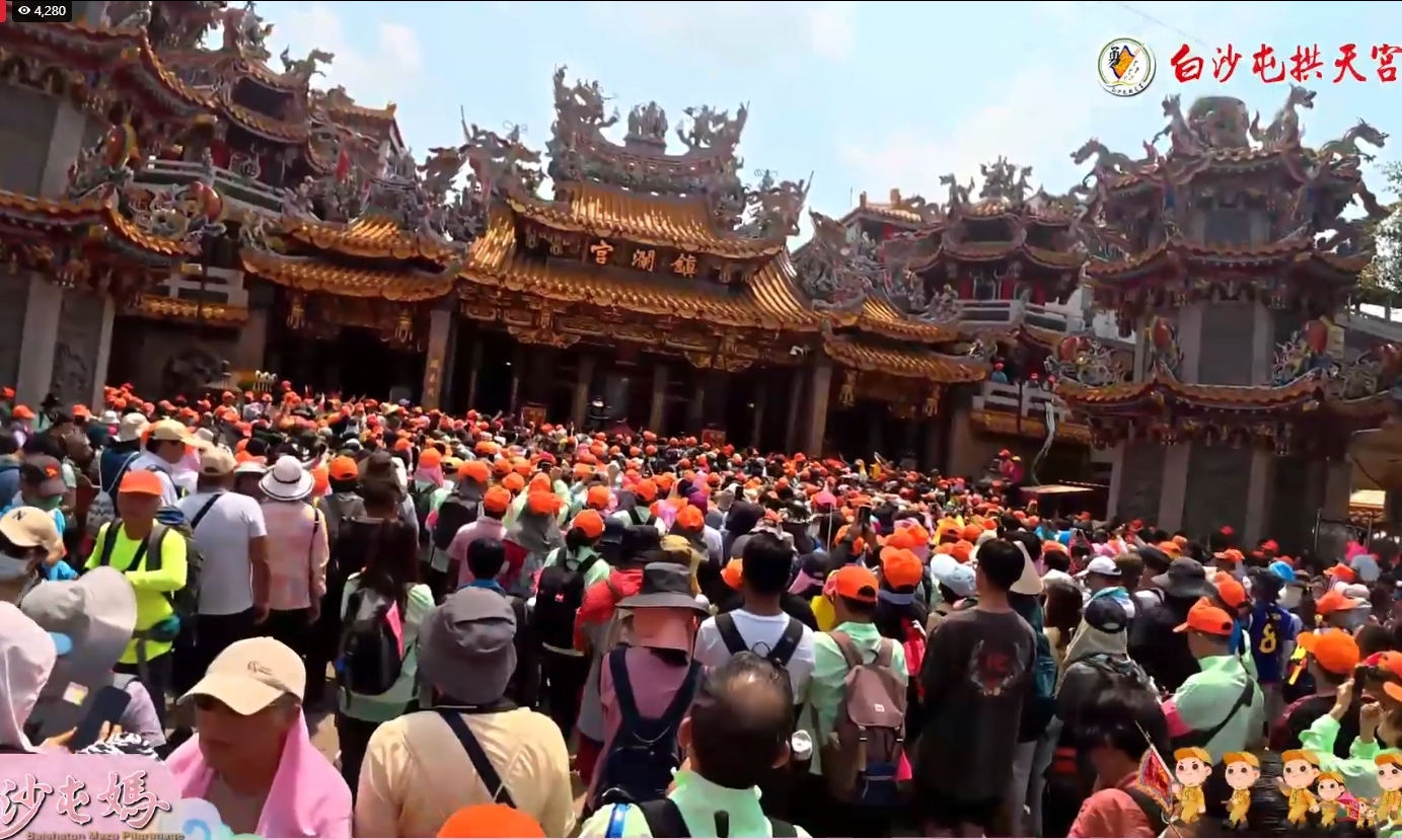 白沙屯媽祖鑾轎前進鎮瀾宮。（翻攝拱天宮粉絲專頁）