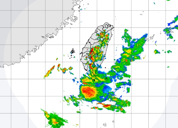 中央氣象署對5縣市發布大雷雨即時訊息。（翻攝自中央氣象署官網）