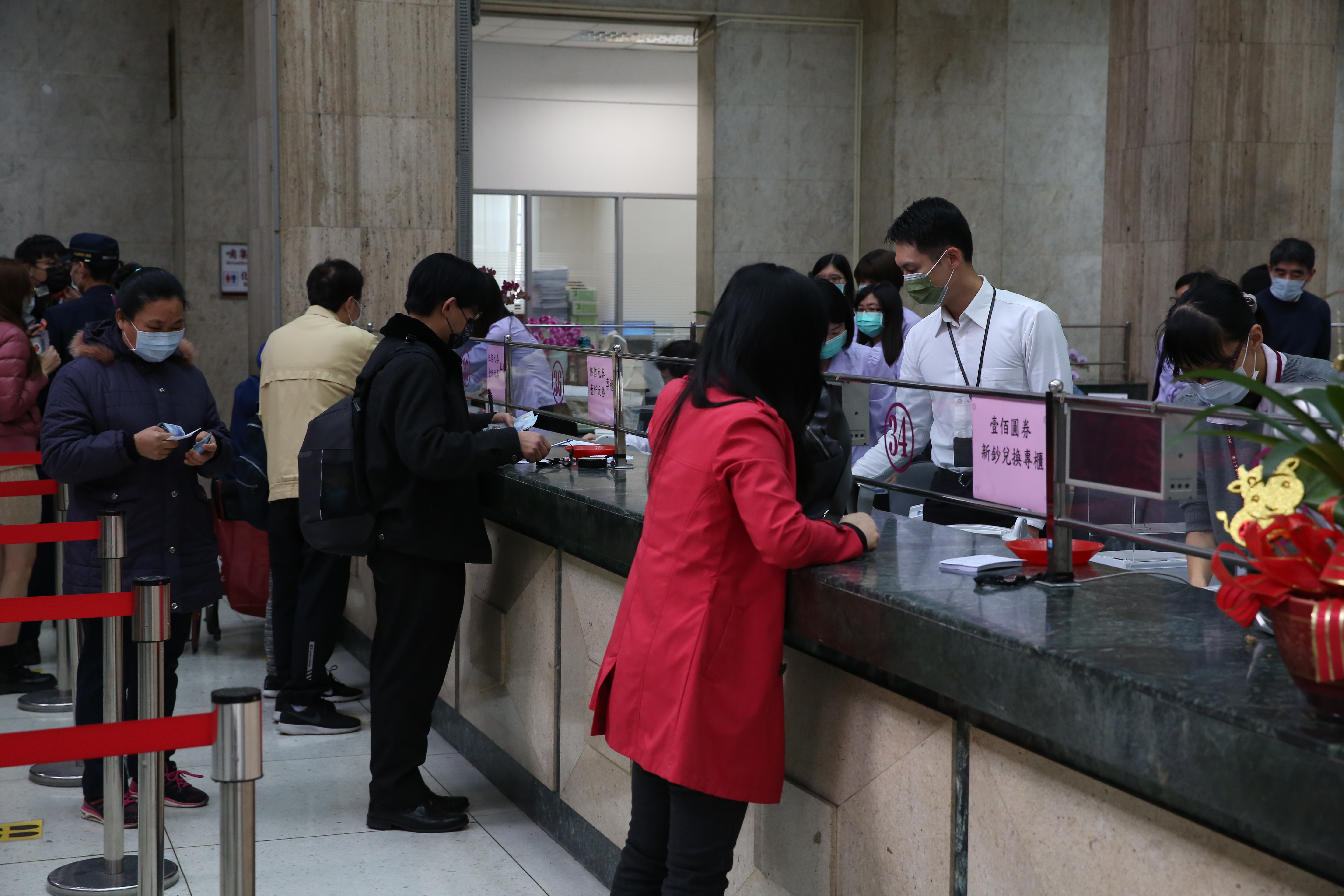 今年兌換新鈔時間從1月20日起至1月24日，為期5天，共有456家分行供兌換新鈔。（本刊資料照）