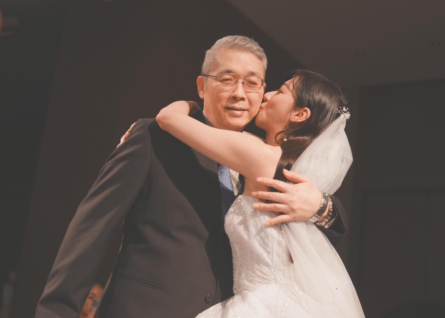 林逸欣表示，去年8月補辦婚禮亦是希望讓父親在世時親自見證。（翻攝自林逸欣臉書）