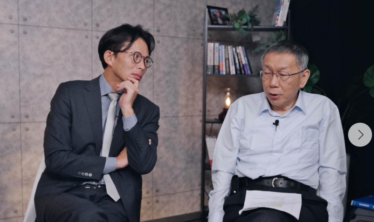 黃國昌突曬柯文哲合照喊「I’m ready.」。（取自黃國昌臉書）