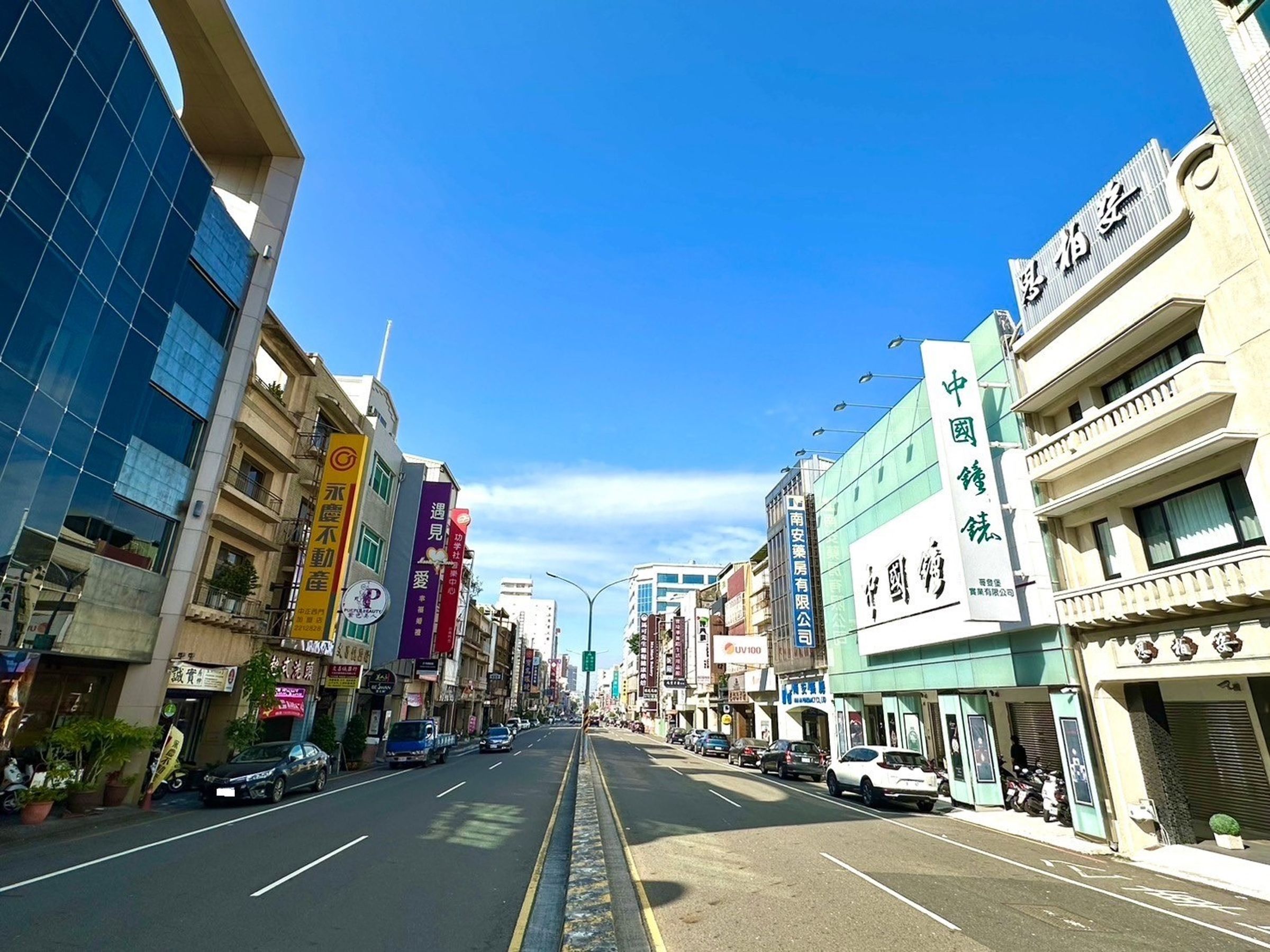 台南市生活機能最佳的「中西區」，預售、中古屋單坪價差逾20萬，更顯中古屋價格優勢。（永慶房產集團提供）