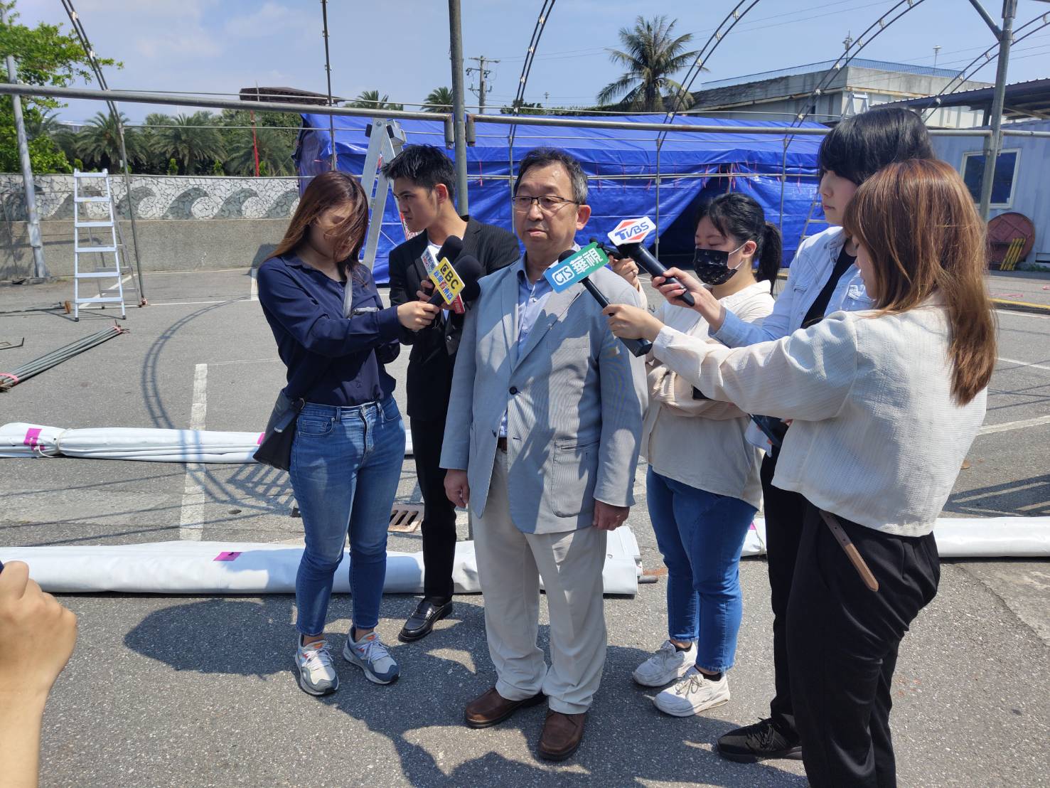花蓮高農康姓女老師為救愛貓折返天王星大樓罹難。校長梁宇承受訪時直誇她認真有熱忱，令人非常惋惜。