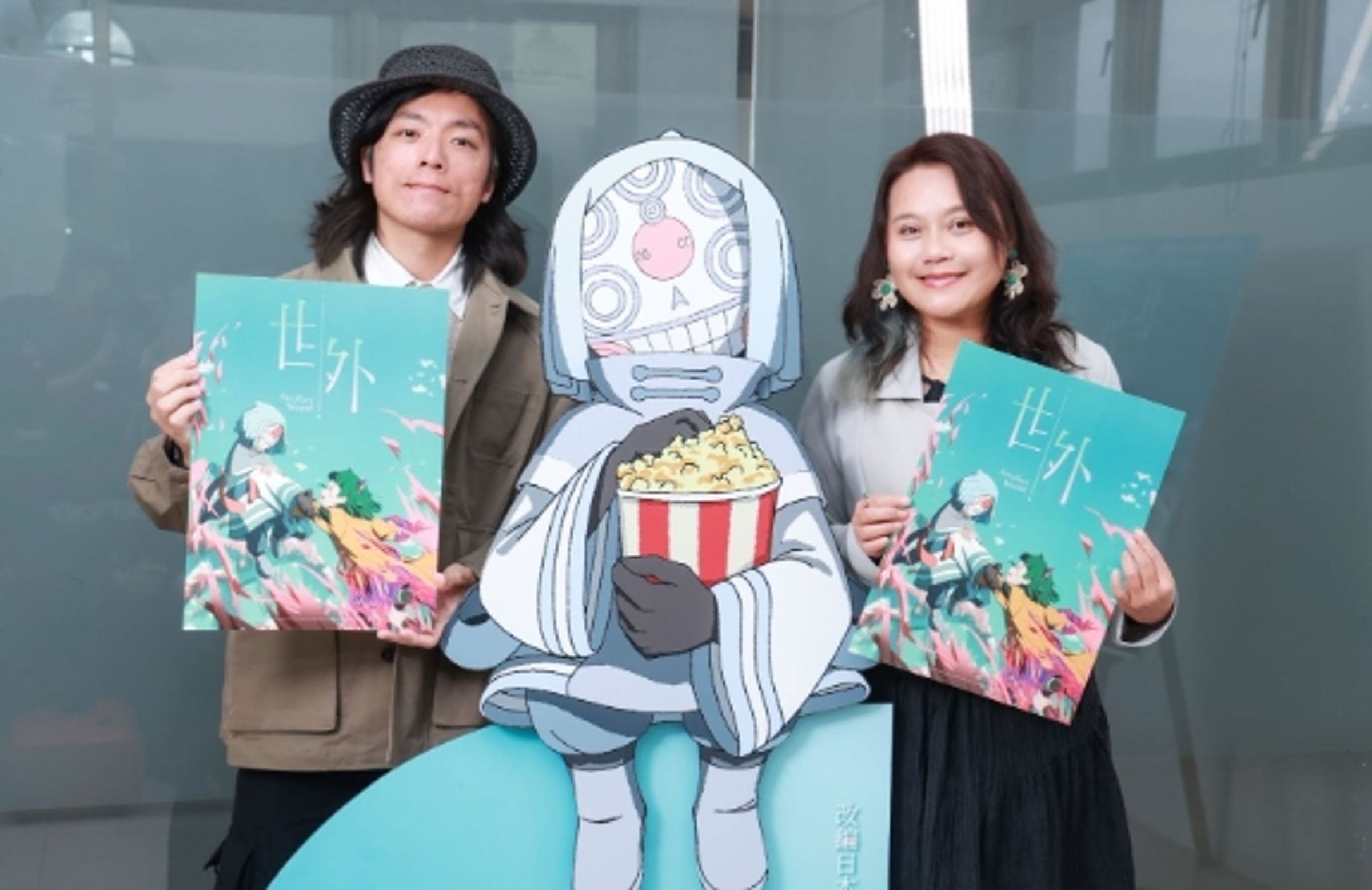 《世外》是監製楊寶文（右）與新銳導演吳啓忠（左）首次製作的動畫長片。（甲上娛樂提供）