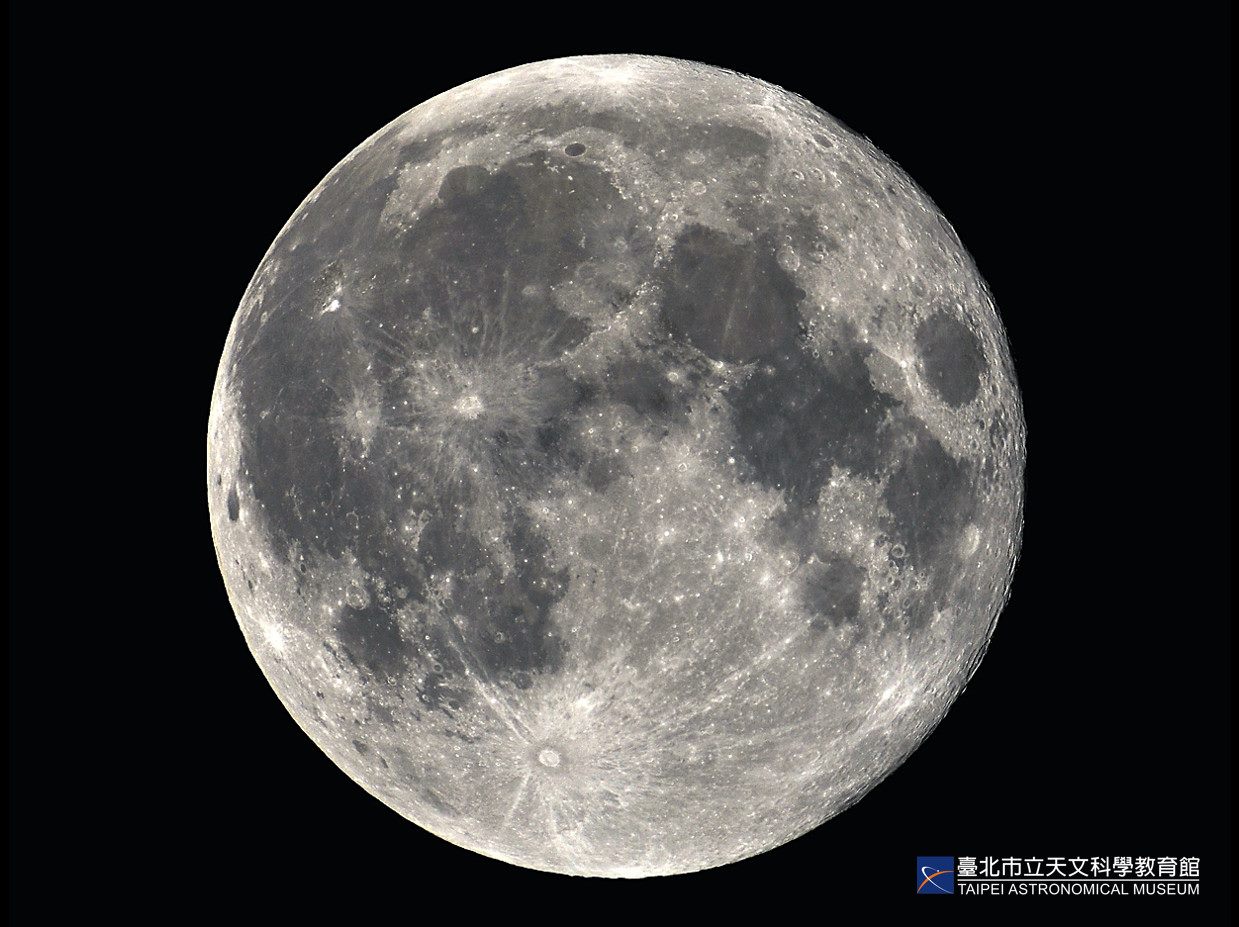 2025年乙巳年中秋節。 （台北市立天文科學教育館提供）