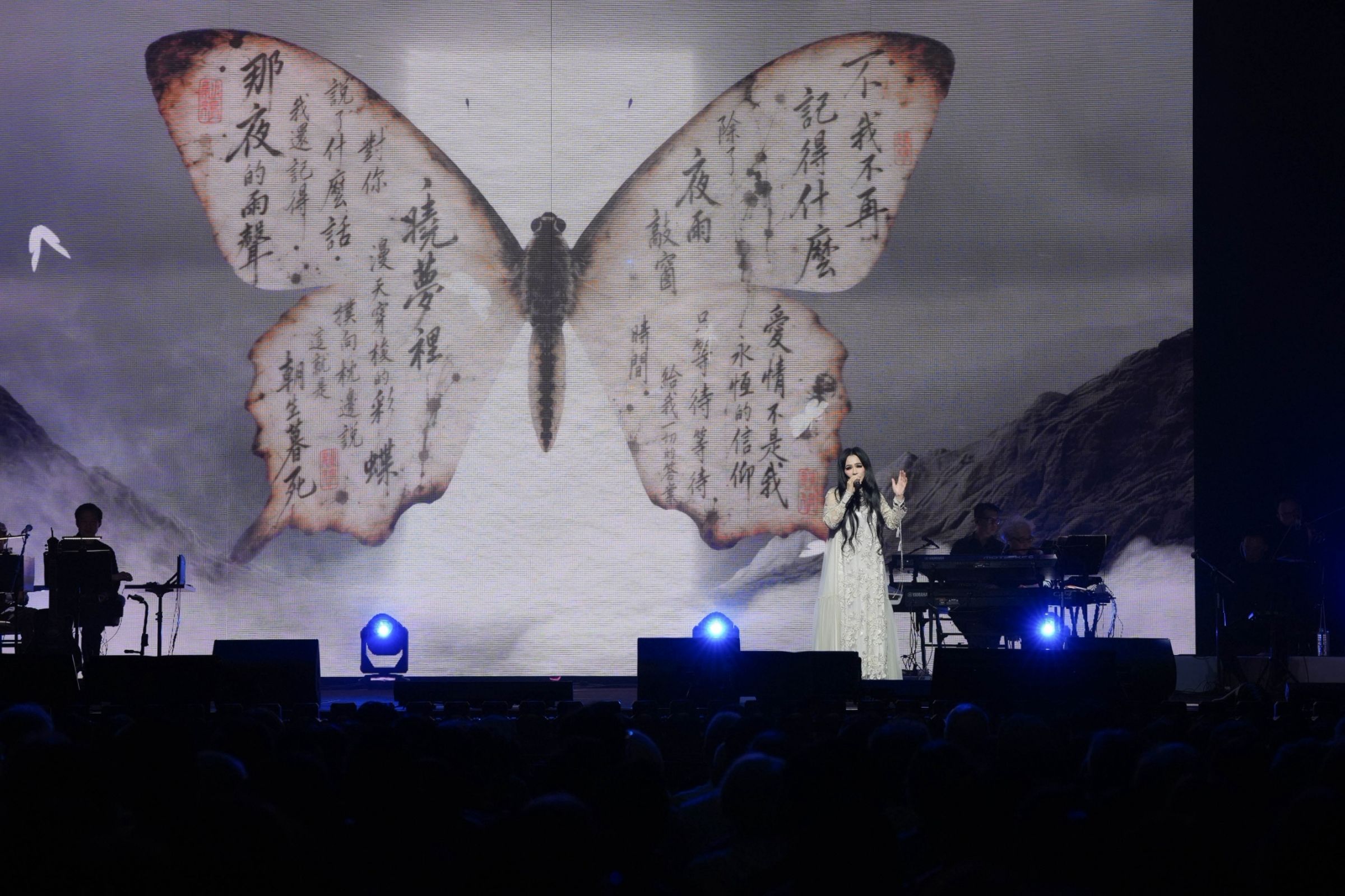 潘越雲演唱從未在過去演唱會表演的〈我的心是一口井〉，以歌聲緬懷音樂人范宗沛。（滾石唱片提供）