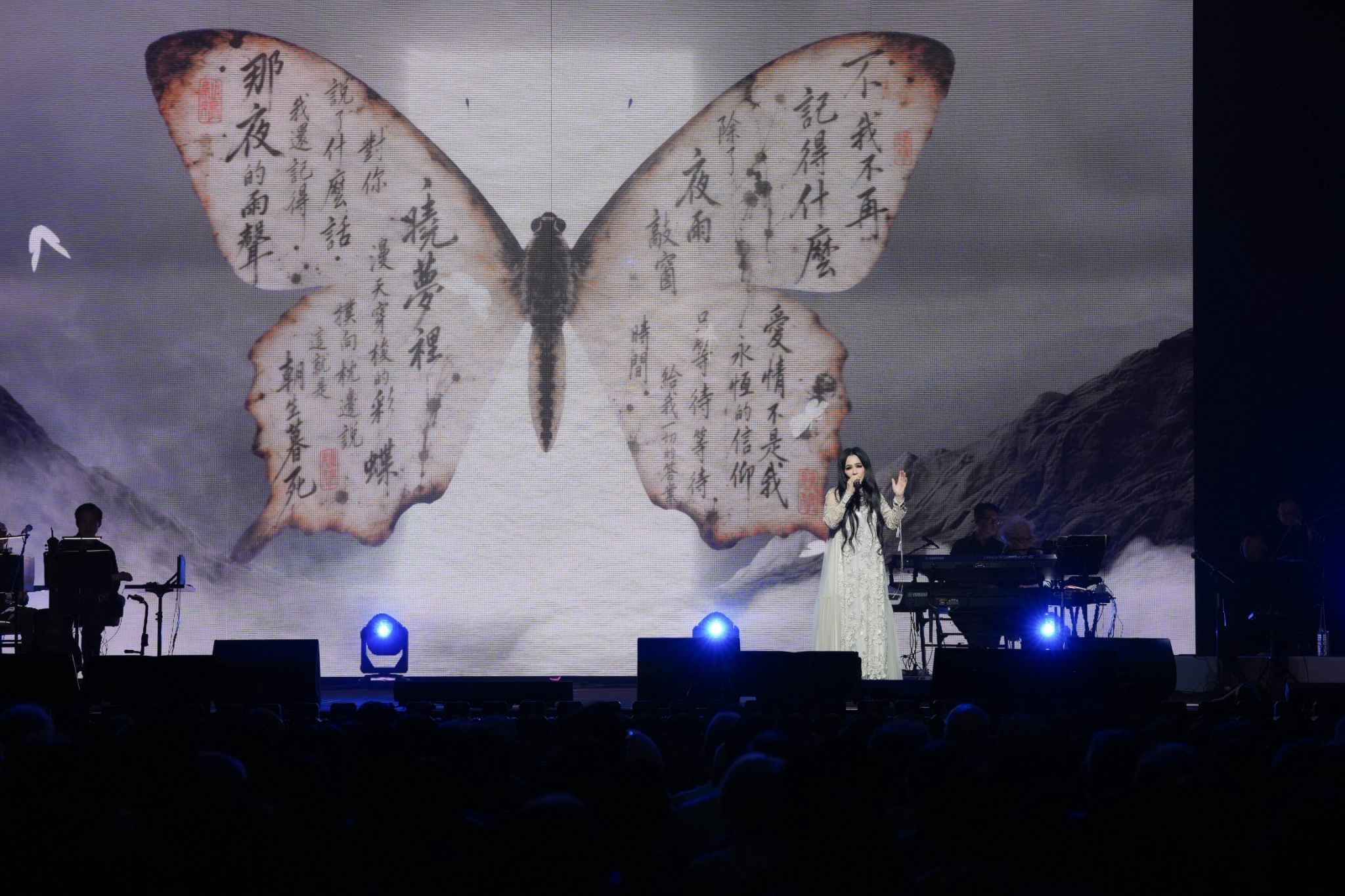 潘越雲演唱從未在過去演唱會表演的〈我的心是一口井〉，以歌聲緬懷音樂人范宗沛。（滾石唱片提供）