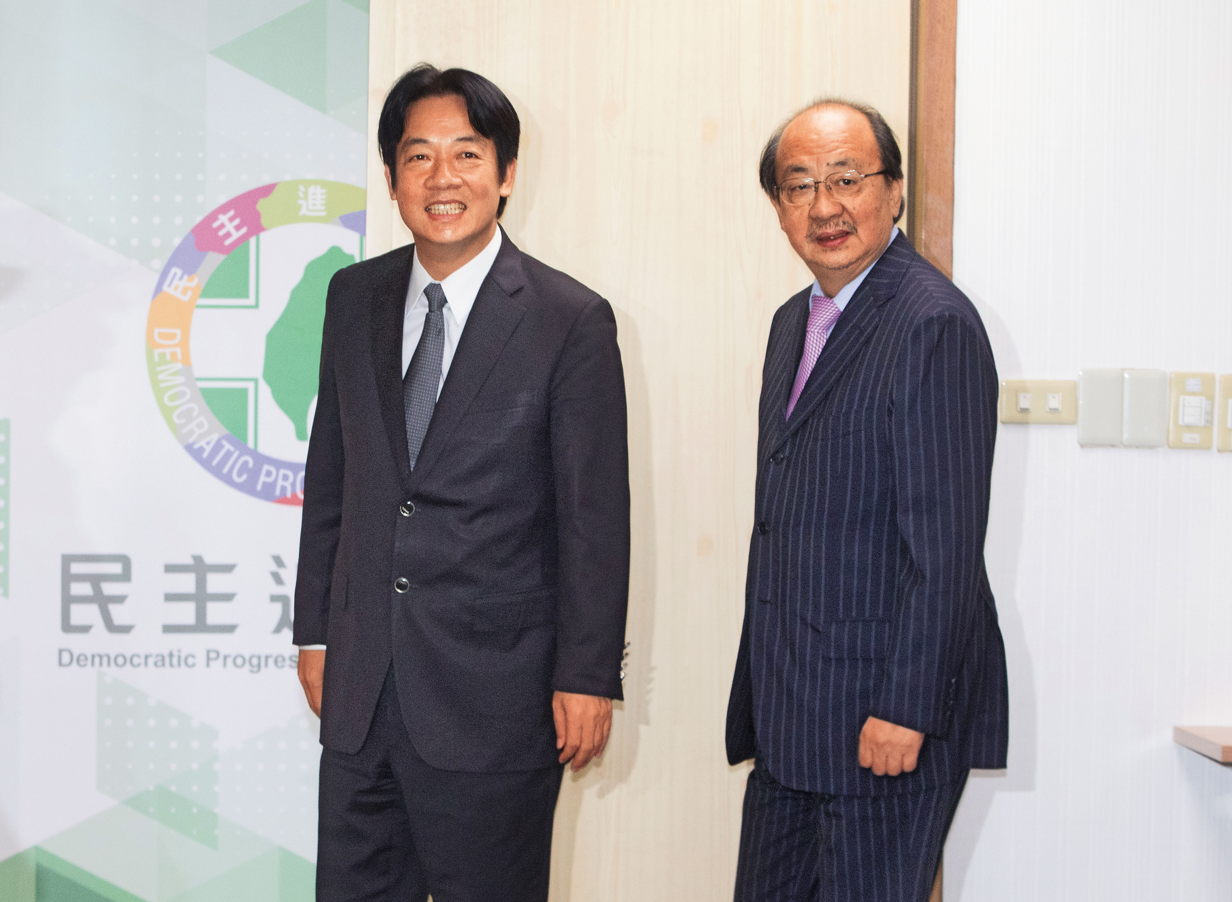 賴清德（左）與柯建銘（右）的信任關係，自今年8月以來就不復以往。