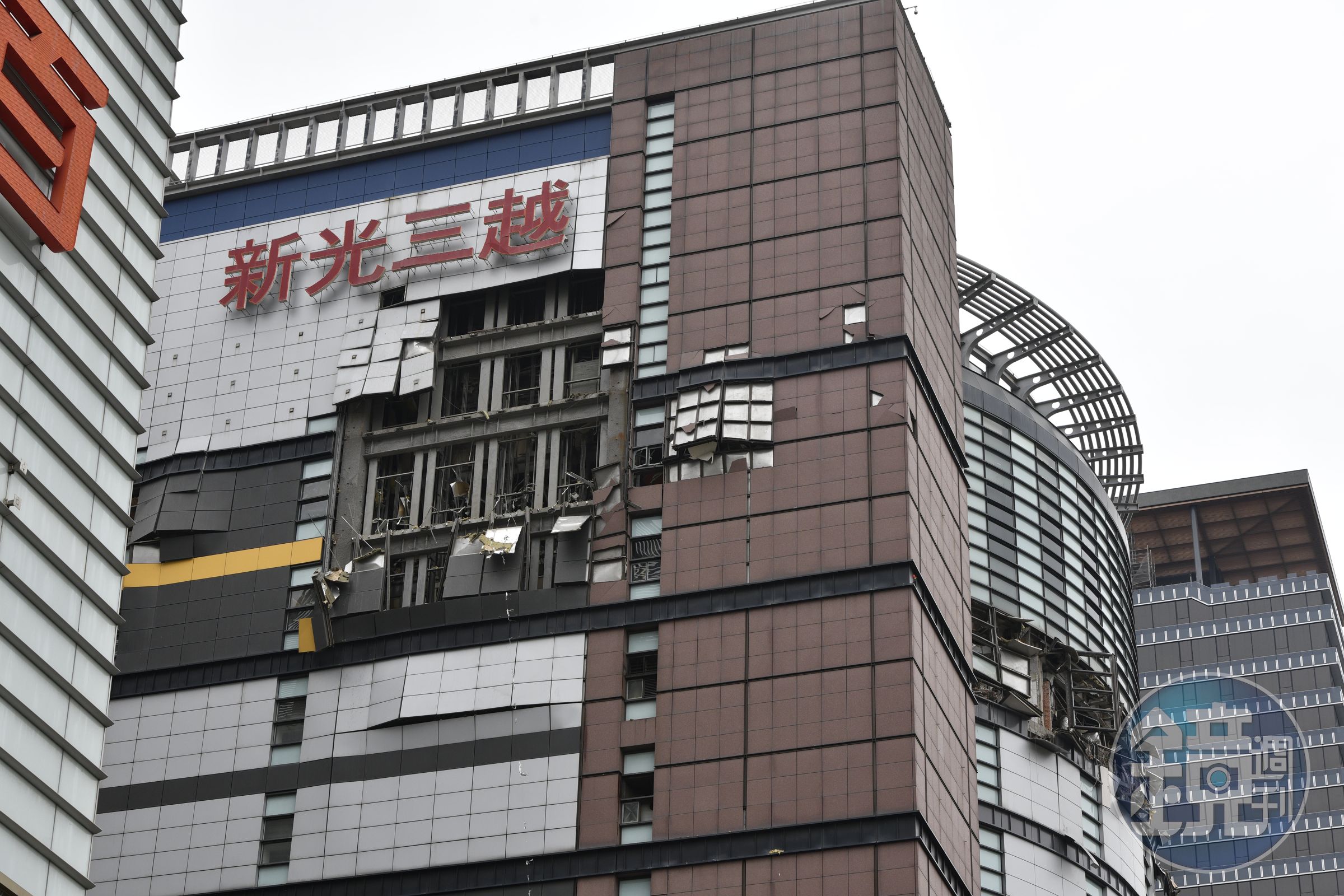 台中新光三越氣爆至今仍全棟封閉，業者無法入內進行財物清點。