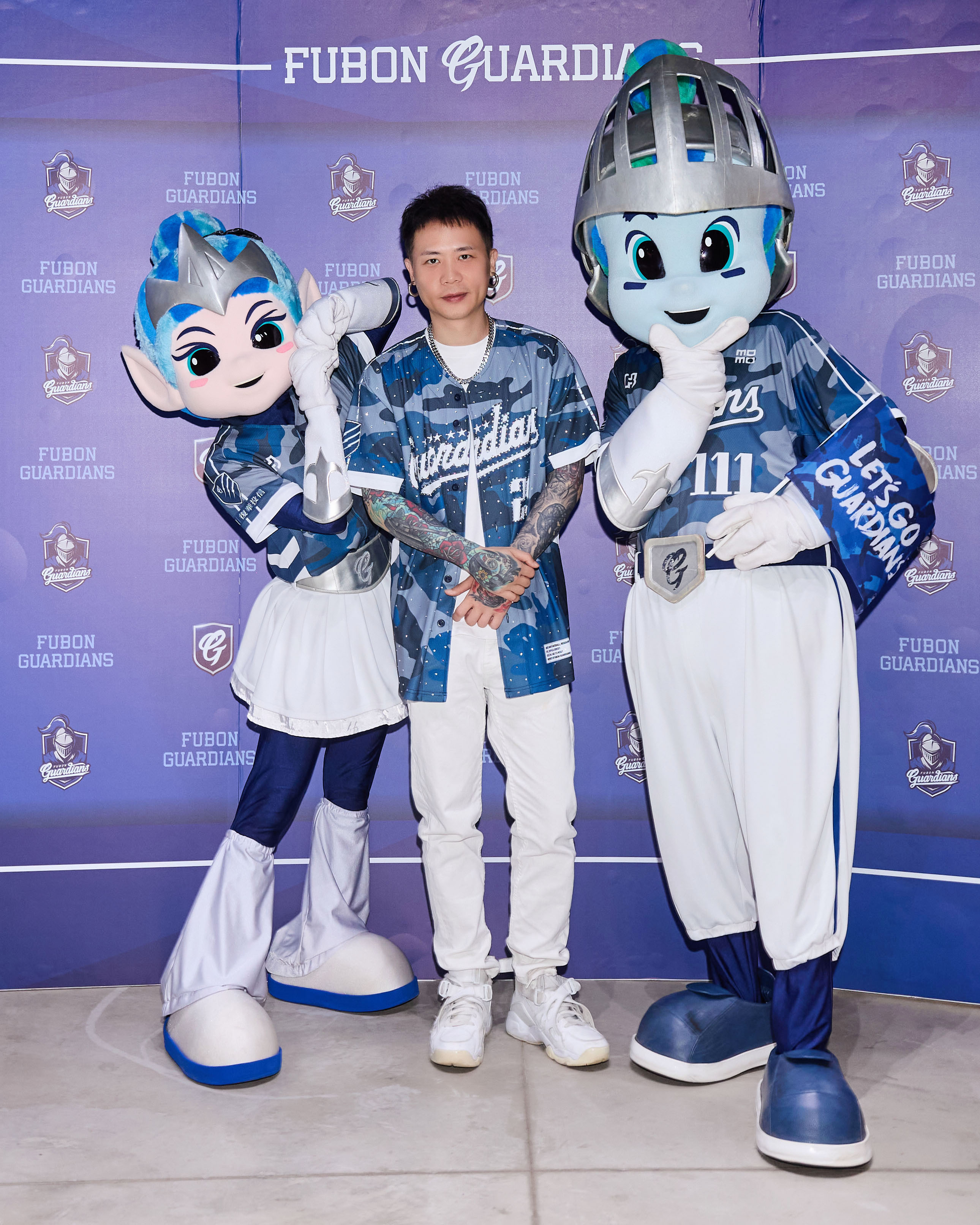 蕭秉治超興奮站上大巨蛋表演,還準備特製球衣。(相信音樂提供)