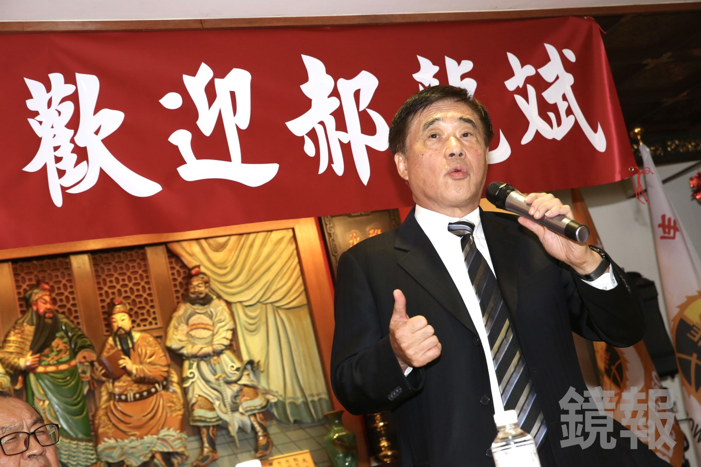 郝龍斌參選國民黨主席後積極爭取支持，今上午除了拜會全國公教軍警消聯合總會，也接受網路節目專訪。（鏡報董孟航）