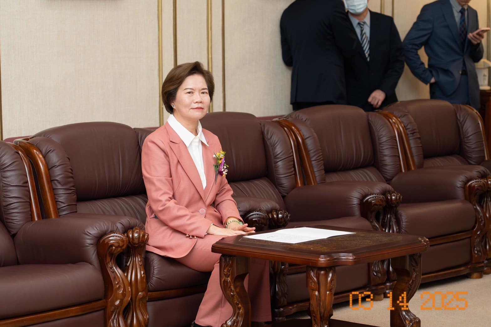 劉書彬昨日質詢時，引用中共《反分裂國家法》，甚至嗅出中國環台軍演的圖像，要求行政院不能說中國是境外敵對勢力，否則會觸怒中國。（翻攝自臉書@劉書彬）