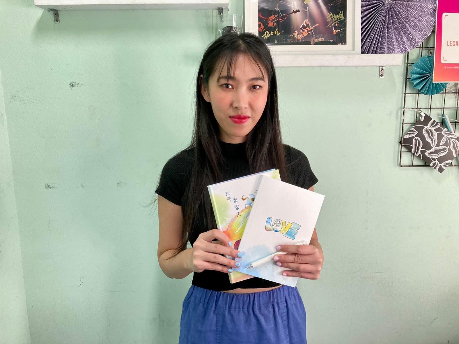 王若琳在專輯《愛的呼喚》中翻唱多首經典作品，奪下第31屆金曲國語專輯獎，引來部分人質疑。（翻攝自王若琳臉書）