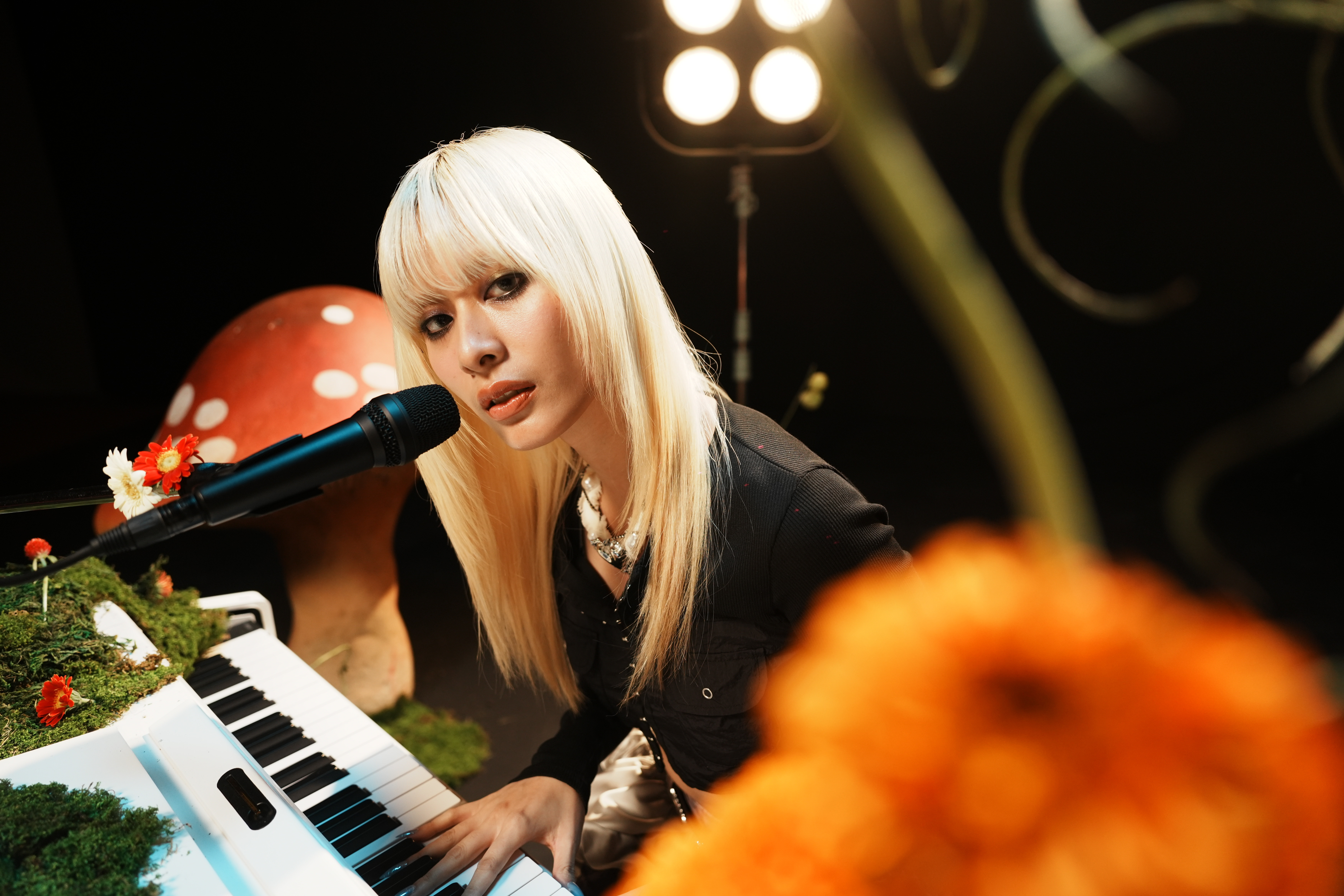 去年2月出道的JUD陳泳希，入圍今年金曲獎最佳新人獎。（華研國際提供）