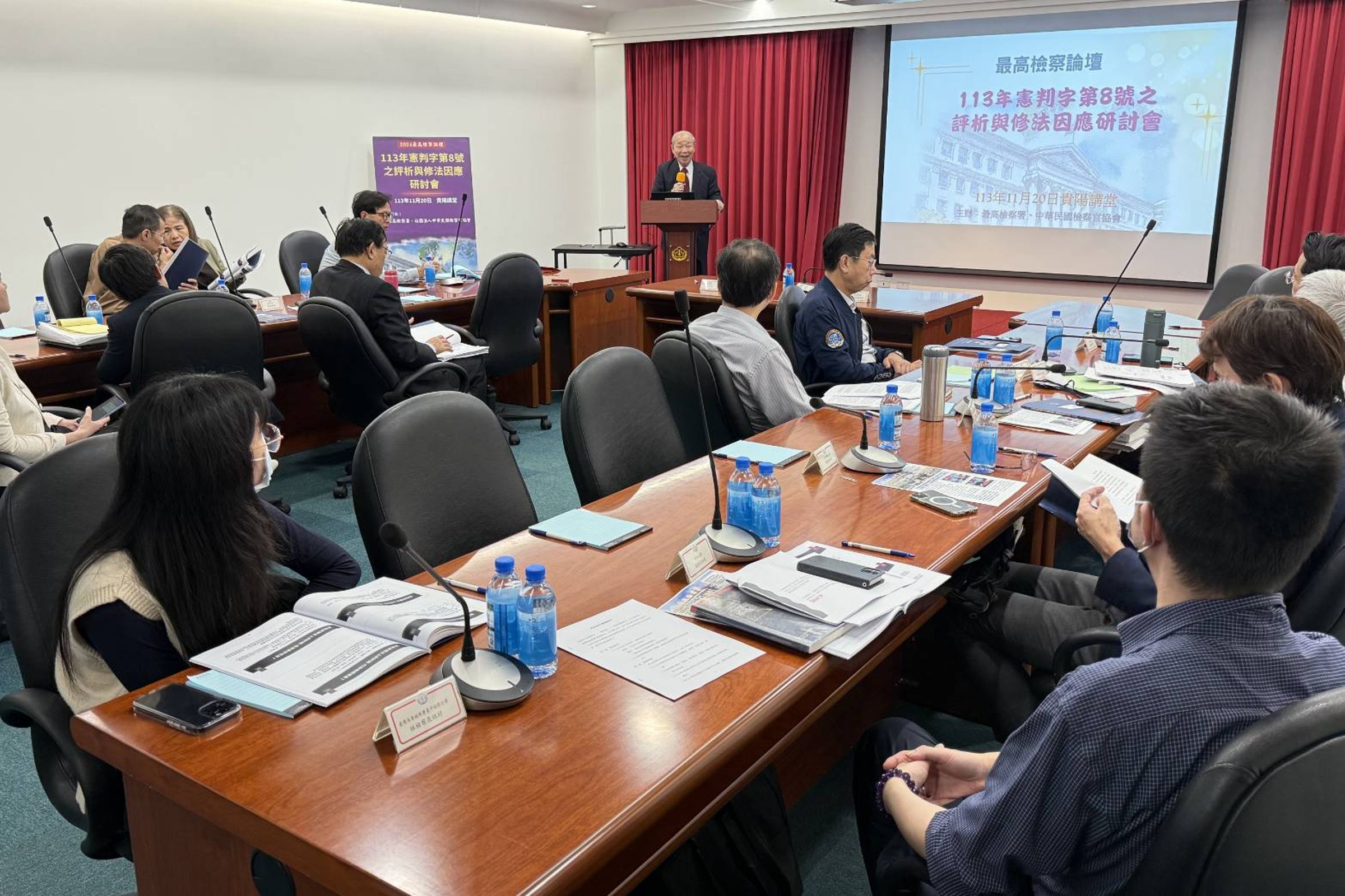最高檢舉辦研討會，檢察總長邢泰釗親自出席，並邀請各界專家，認為科處死刑要求各審級均一致決並不合理，而國民法官法不在本憲法判決範圍內，建議另行修法規範。（最高檢提供）