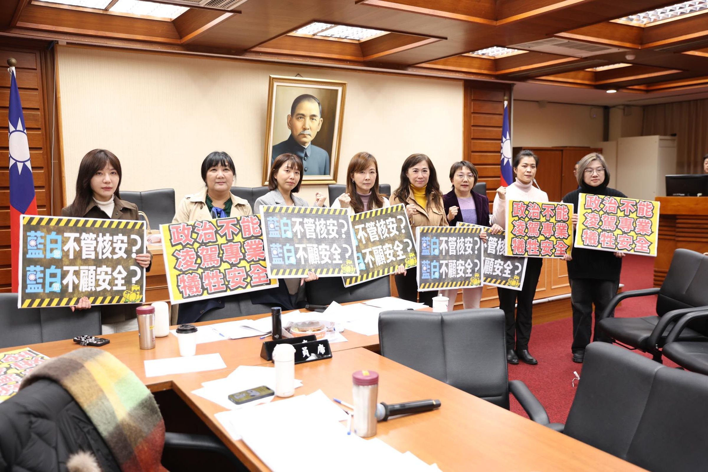 藍白主張修法延長核電使用年限,綠委反對強調政治不能凌駕專業。(翻攝自林宜瑾臉書)