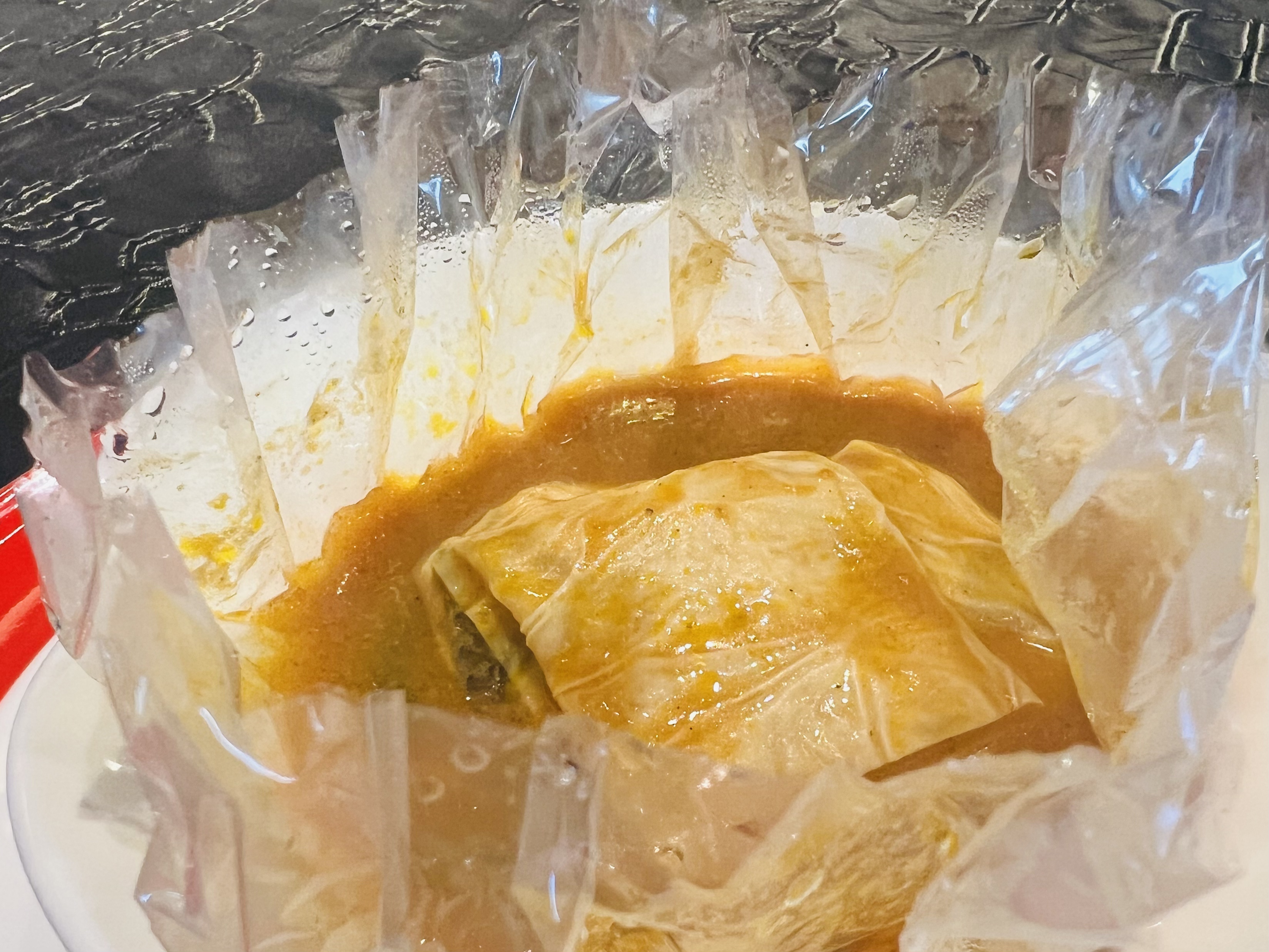「酸辣腐皮魚」的酸辣風味在濃烈辛香中，依然有著細膩爽口的層次。