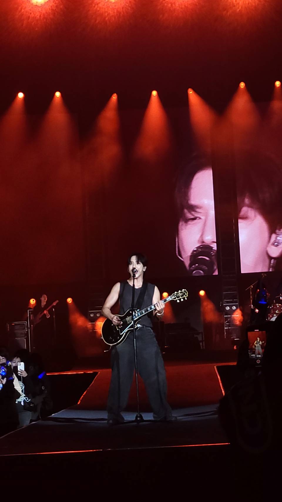 CNBLUE是今晚家族演唱會壓軸,鄭容和中文狂發。